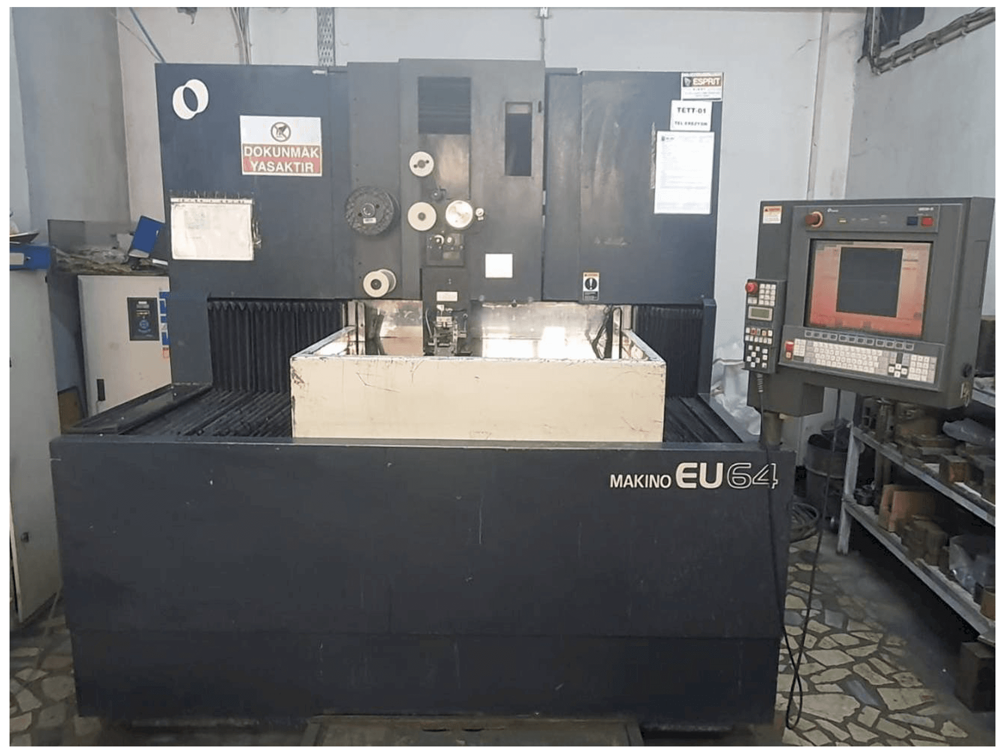 Makino EU64-maskinen framifrån