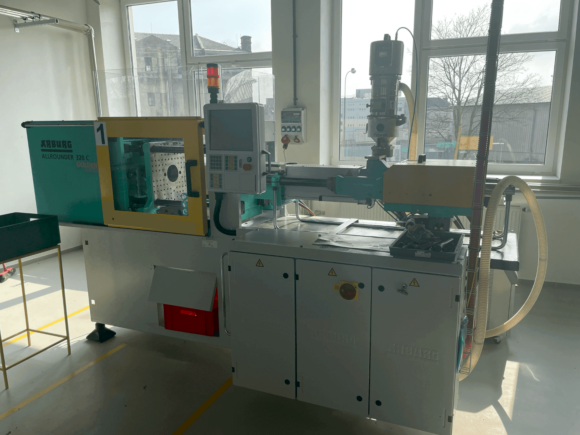 Arburg Allrounder 320C 500-170-maskinen framifrån