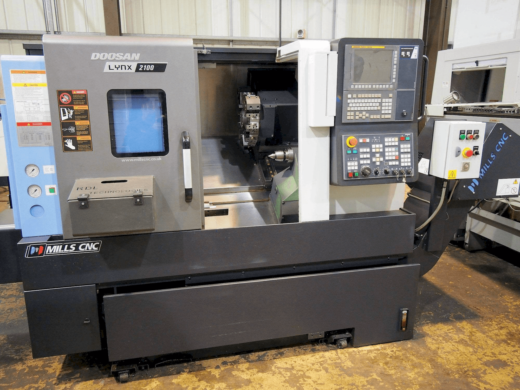 Doosan Lynx 2100B-maskinen framifrån