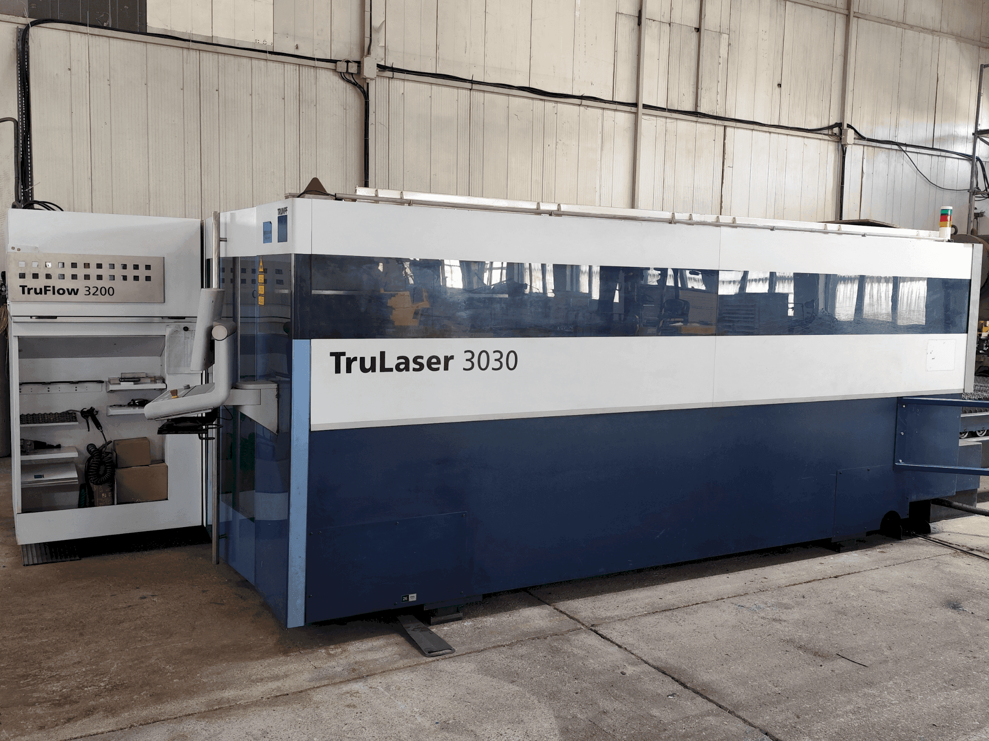 TRUMPF TruLaser 3030 (L20)-maskinen framifrån