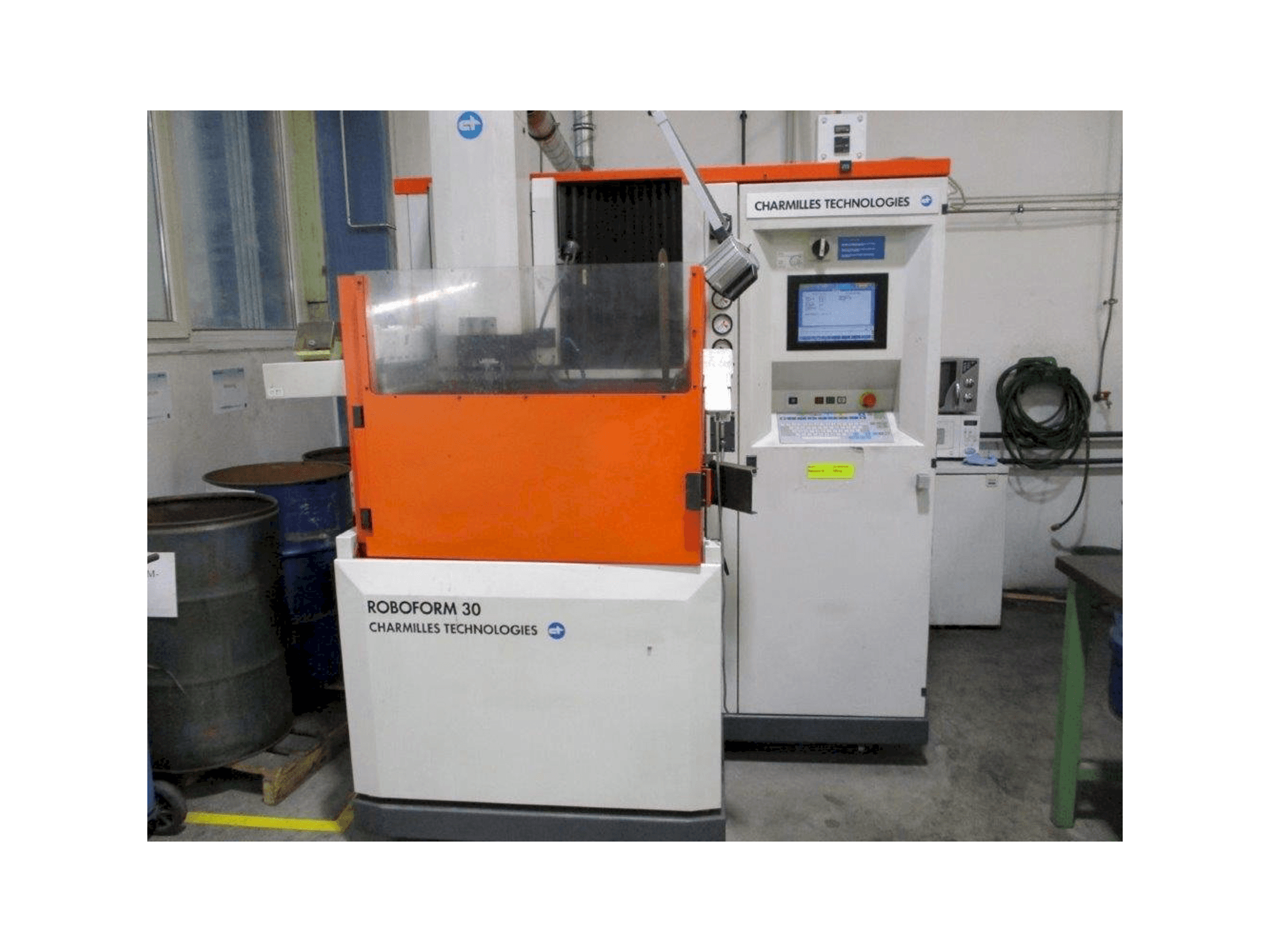 AgieCharmilles Roboform 30-maskinen framifrån