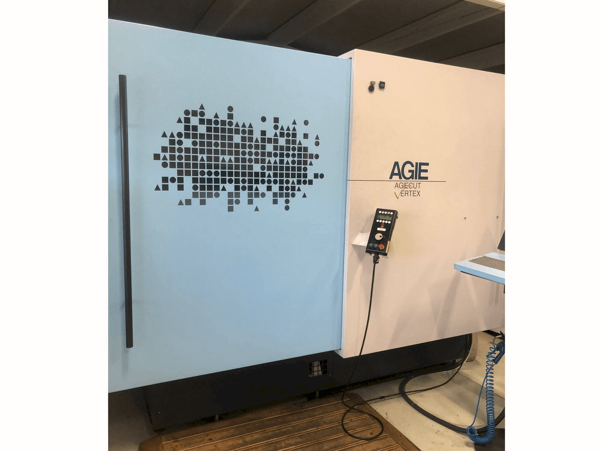 AGIE Agiecut VERTEX 3-maskinen framifrån