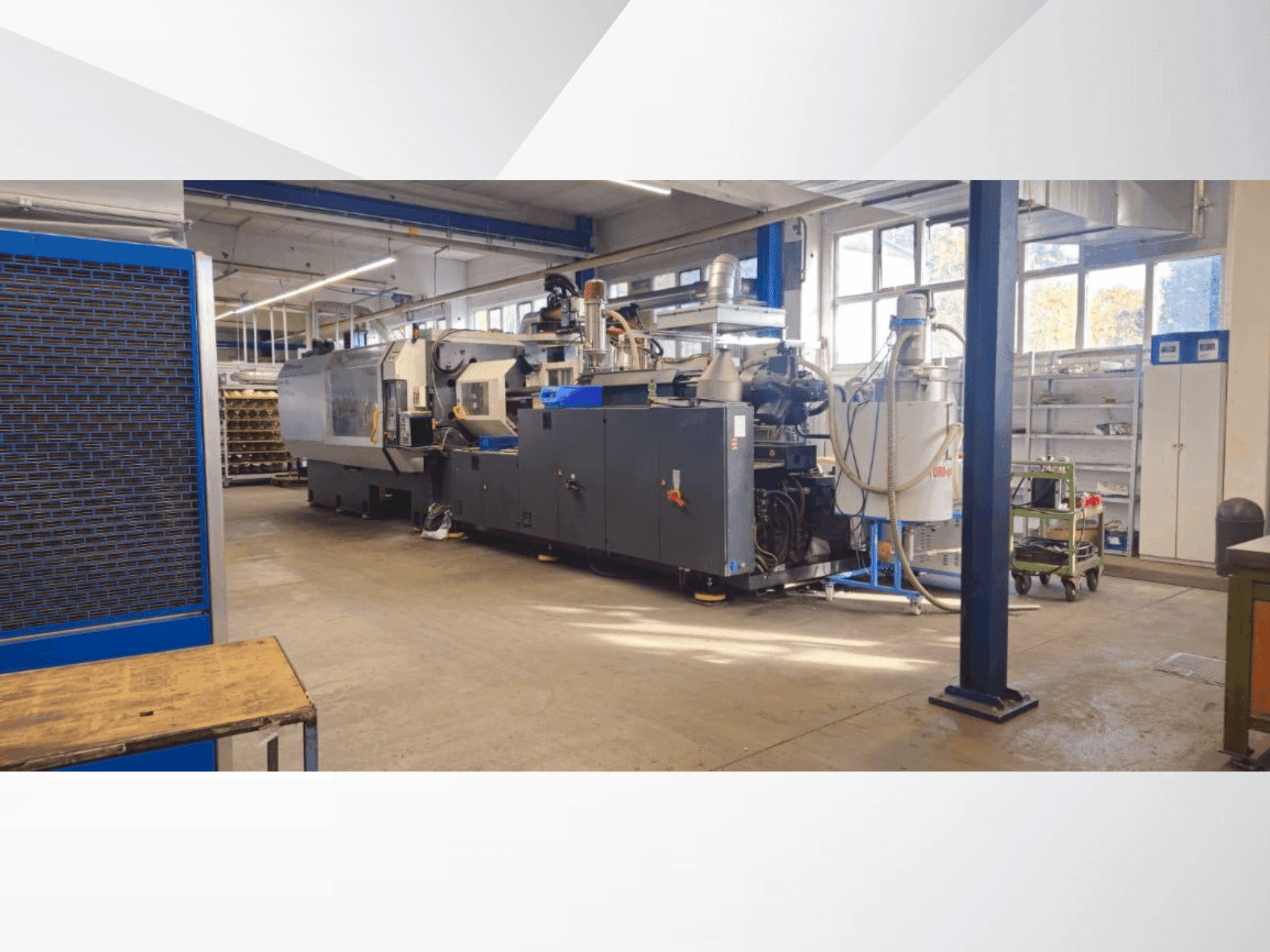 DEMAG System 650 / 1000-3300-maskinen framifrån