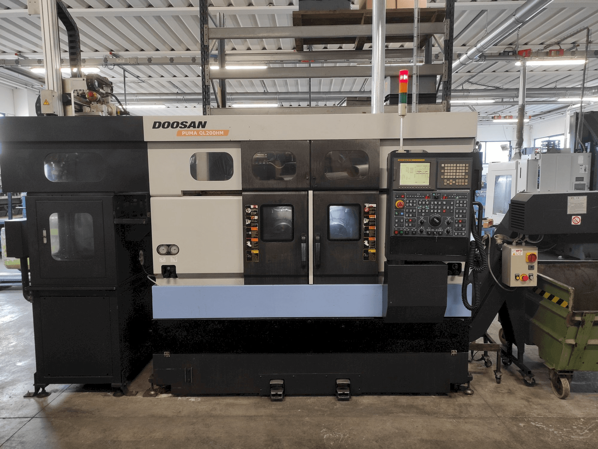 Doosan Puma QL200HM-maskinen framifrån