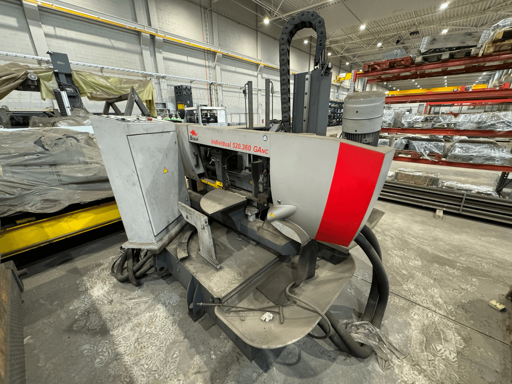 Böhler Individual 520.360 GANC CNC-maskin i en verkstad, sedd framifrån med kontroller och motor synliga.