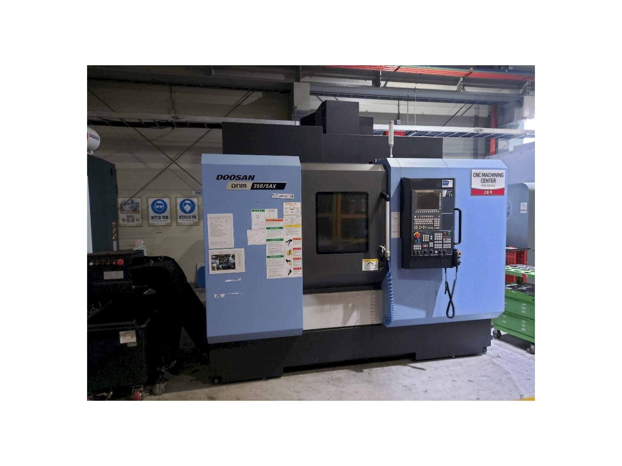 Doosan DNM350/5AX-maskinen framifrån
