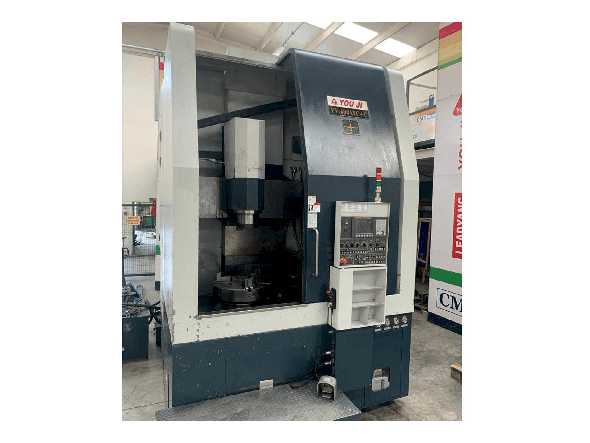 YOU JI Yv 600ATC+C-maskinen framifrån