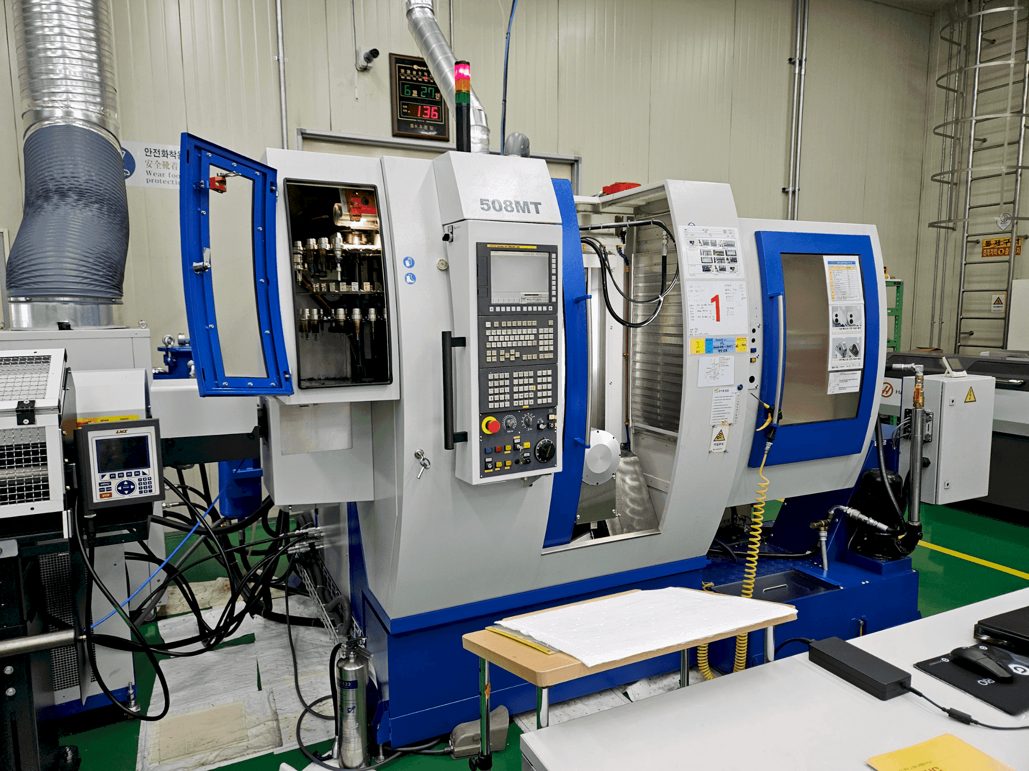 WILLEMIN-MACODEL 508MT-maskinen framifrån