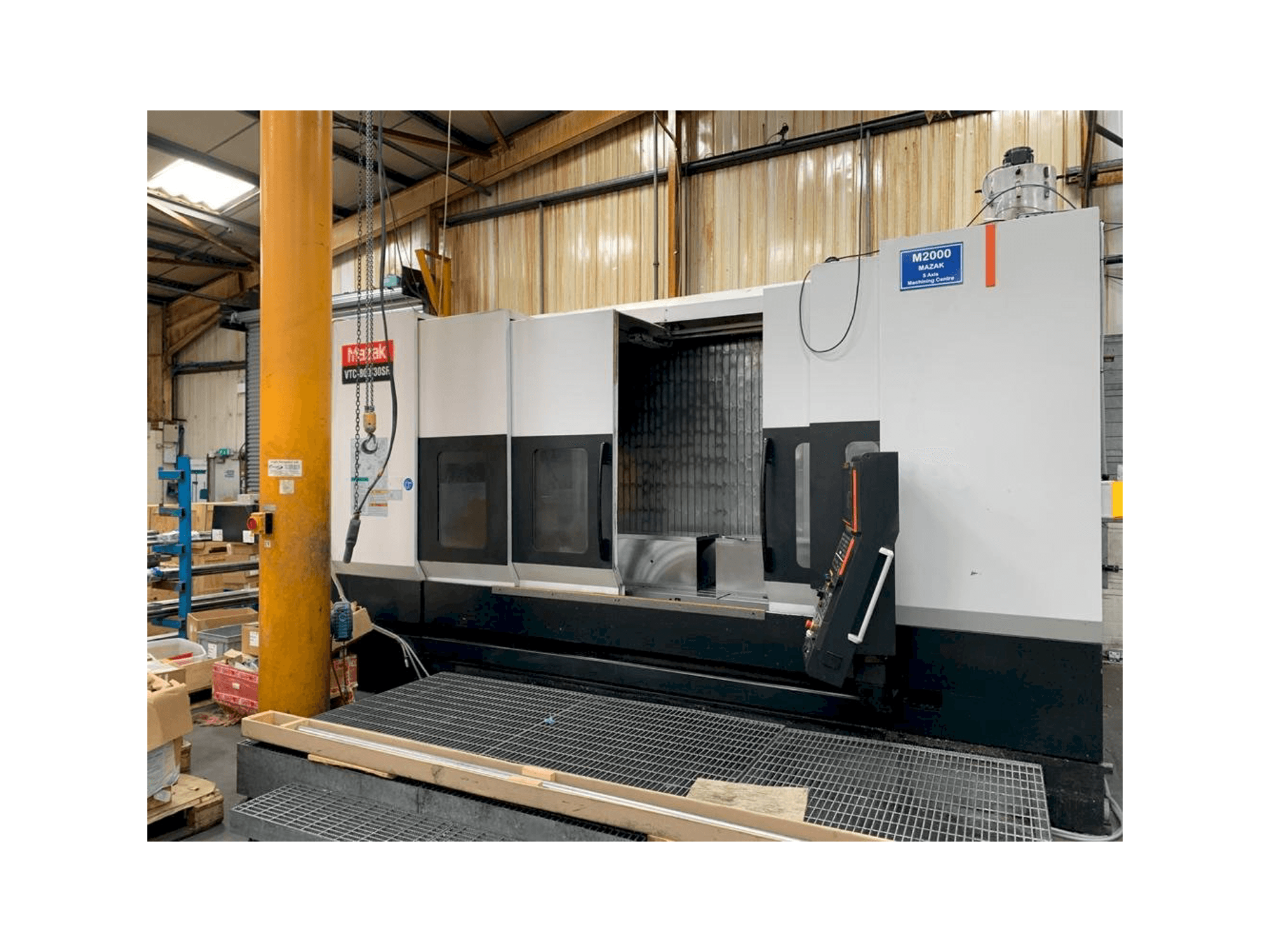 Mazak VTC-800/30SR-maskinen framifrån