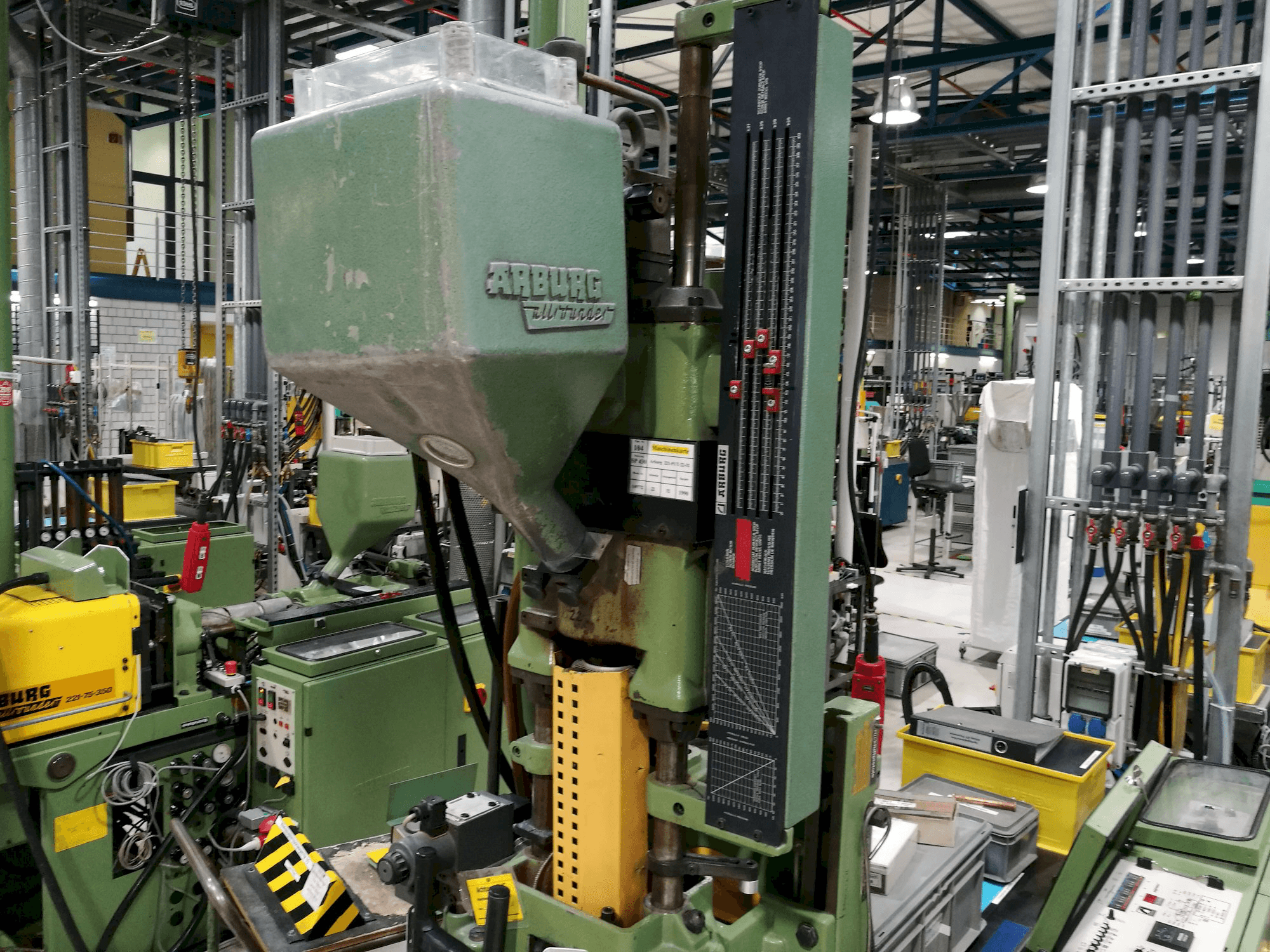 Arburg-maskinen sedd från vänsterAllrounder 221-75-350