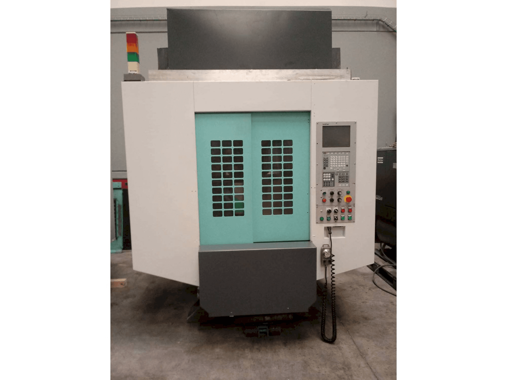 Brother TC-S2DN-O-maskinen framifrån