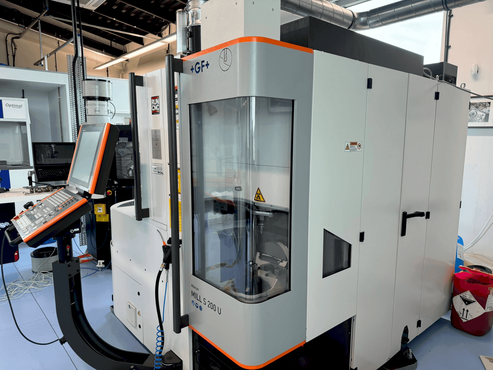+GF+ Mikron Mill S 200U-maskinen framifrån
