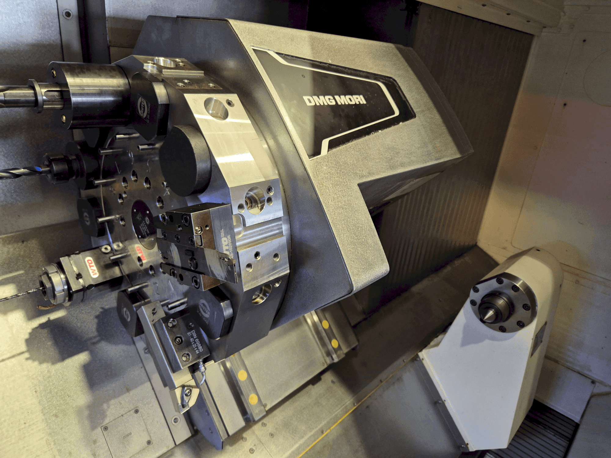 DMG MORI CLX 550 V4-maskinen framifrån