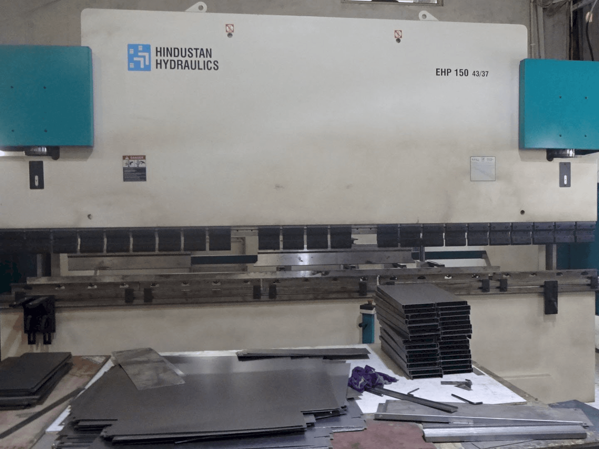 Hindustan Hydraulics-maskinen framifrånEHP 150