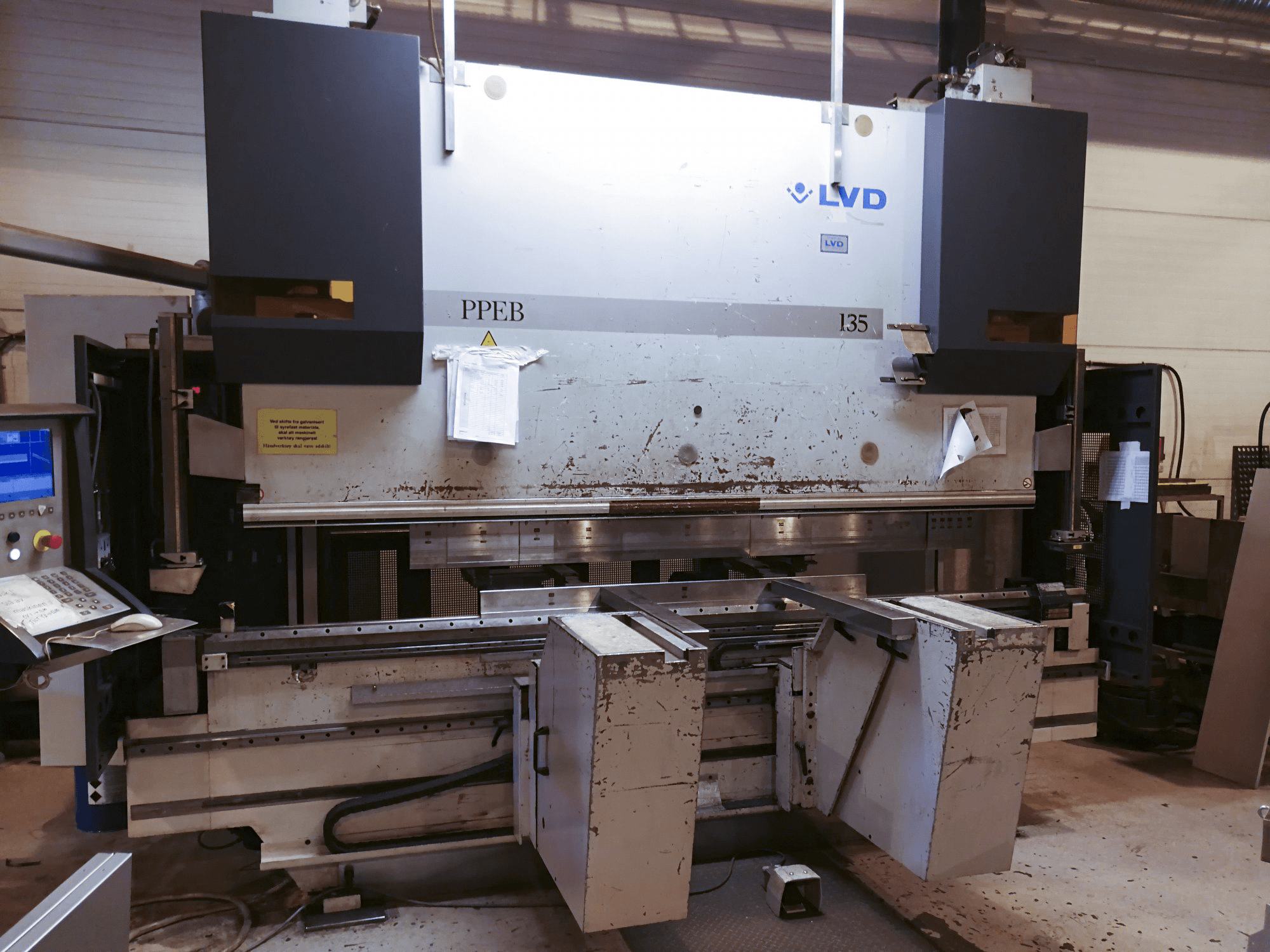 LVD-maskinen framifrånPPEB 135/30