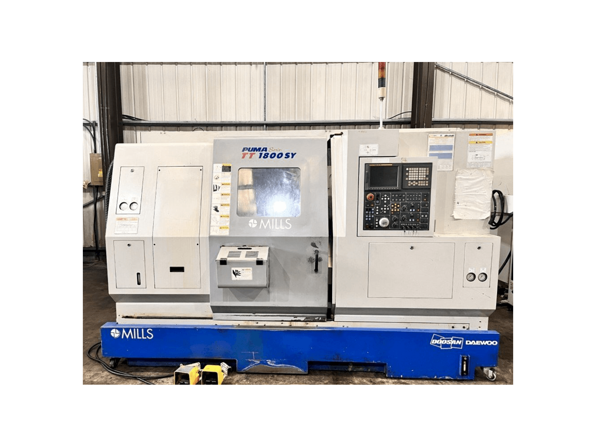 Doosan TT1800SY-maskinen framifrån