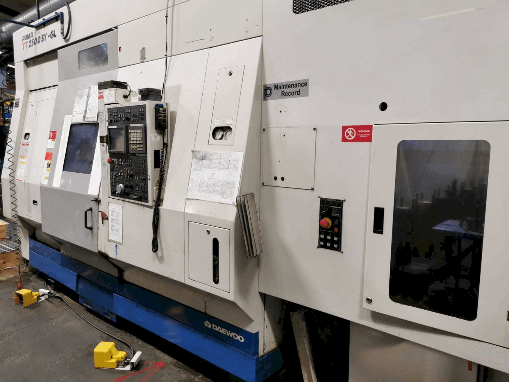 DAEWOO Puma TT2500SY - GL (2005)-maskinen framifrån