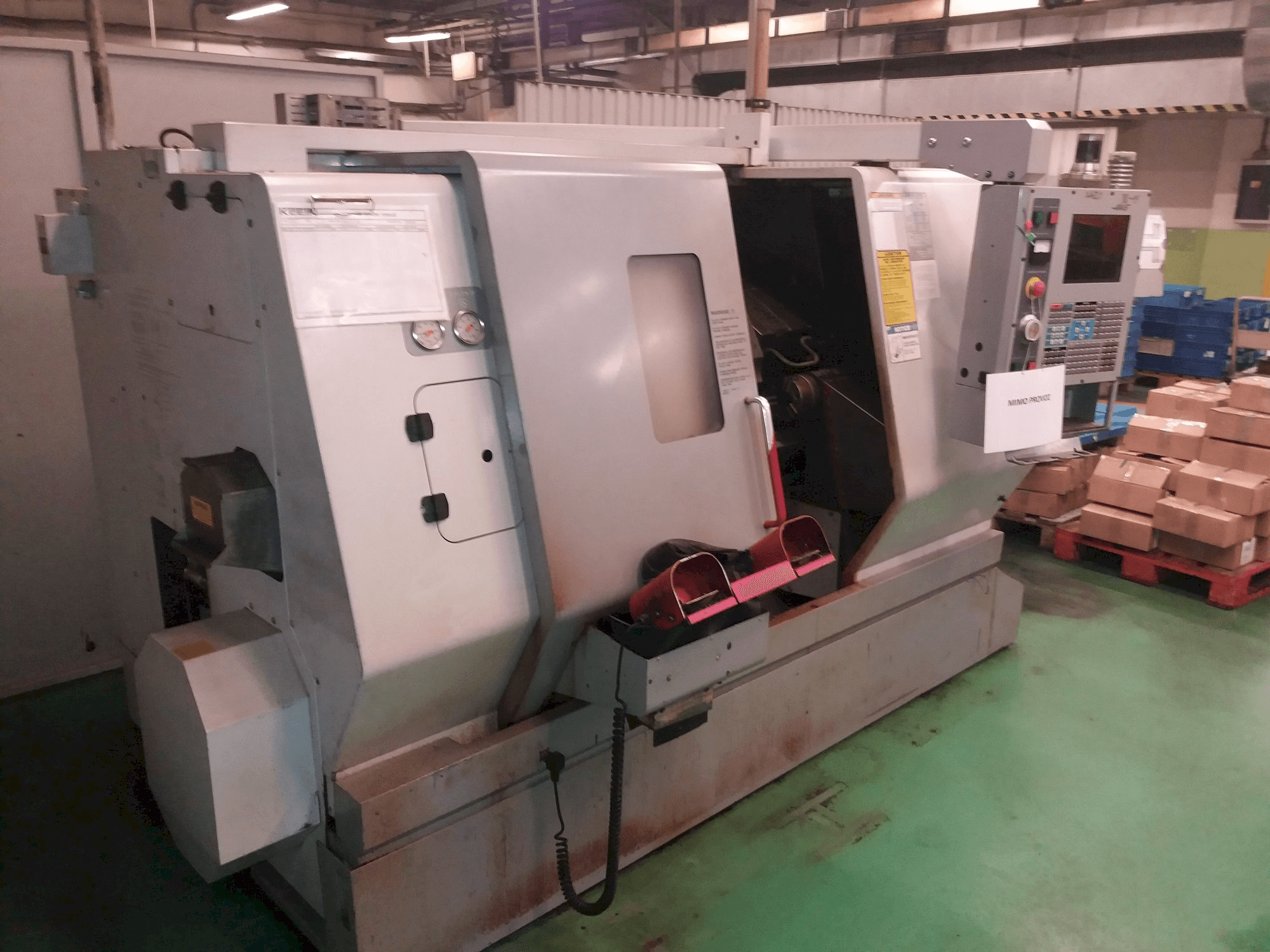 HAAS TL-15HE-maskinen framifrån