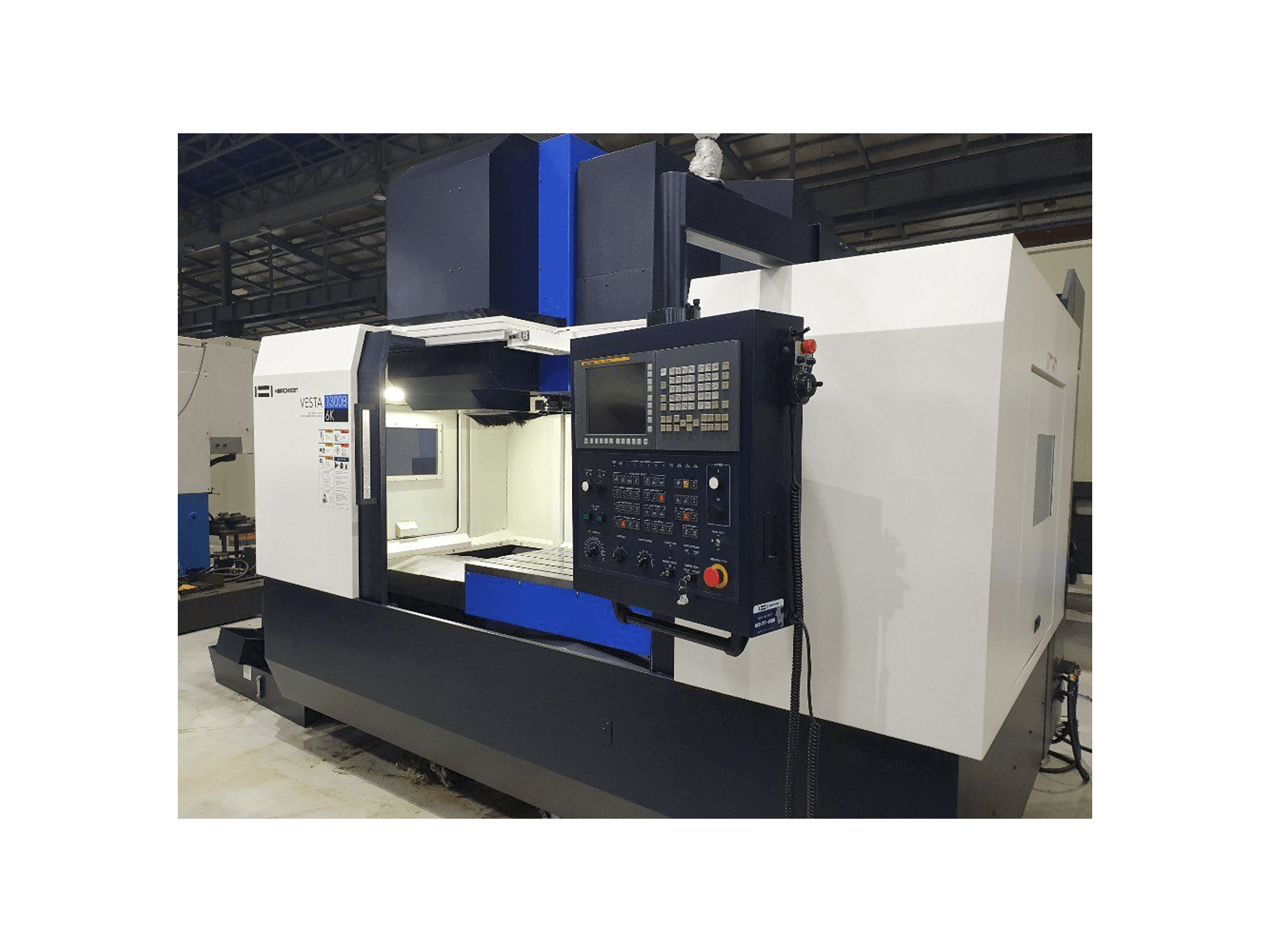 HWACHEON VESTA-1300B-maskinen framifrån