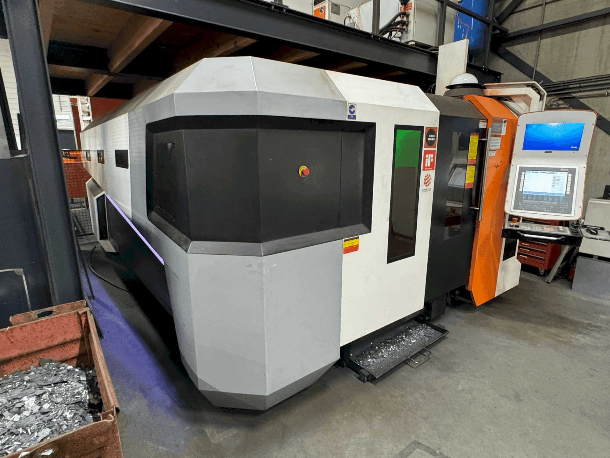 ERMAKSAN Fibermak Momentum Gen-3 4,0,kW-maskinen framifrån