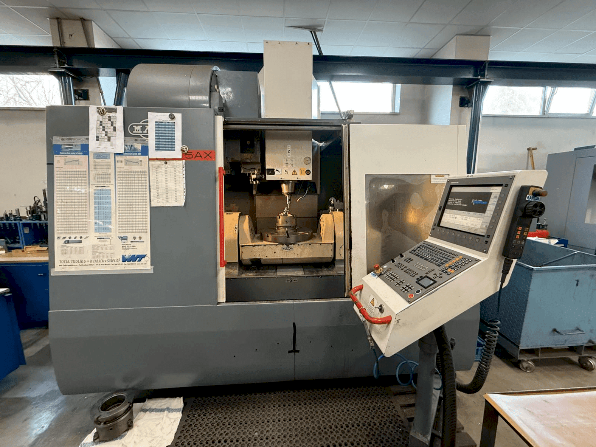 KOVOSVIT MAS MCV 1000 Speed 5AX-maskinen framifrån