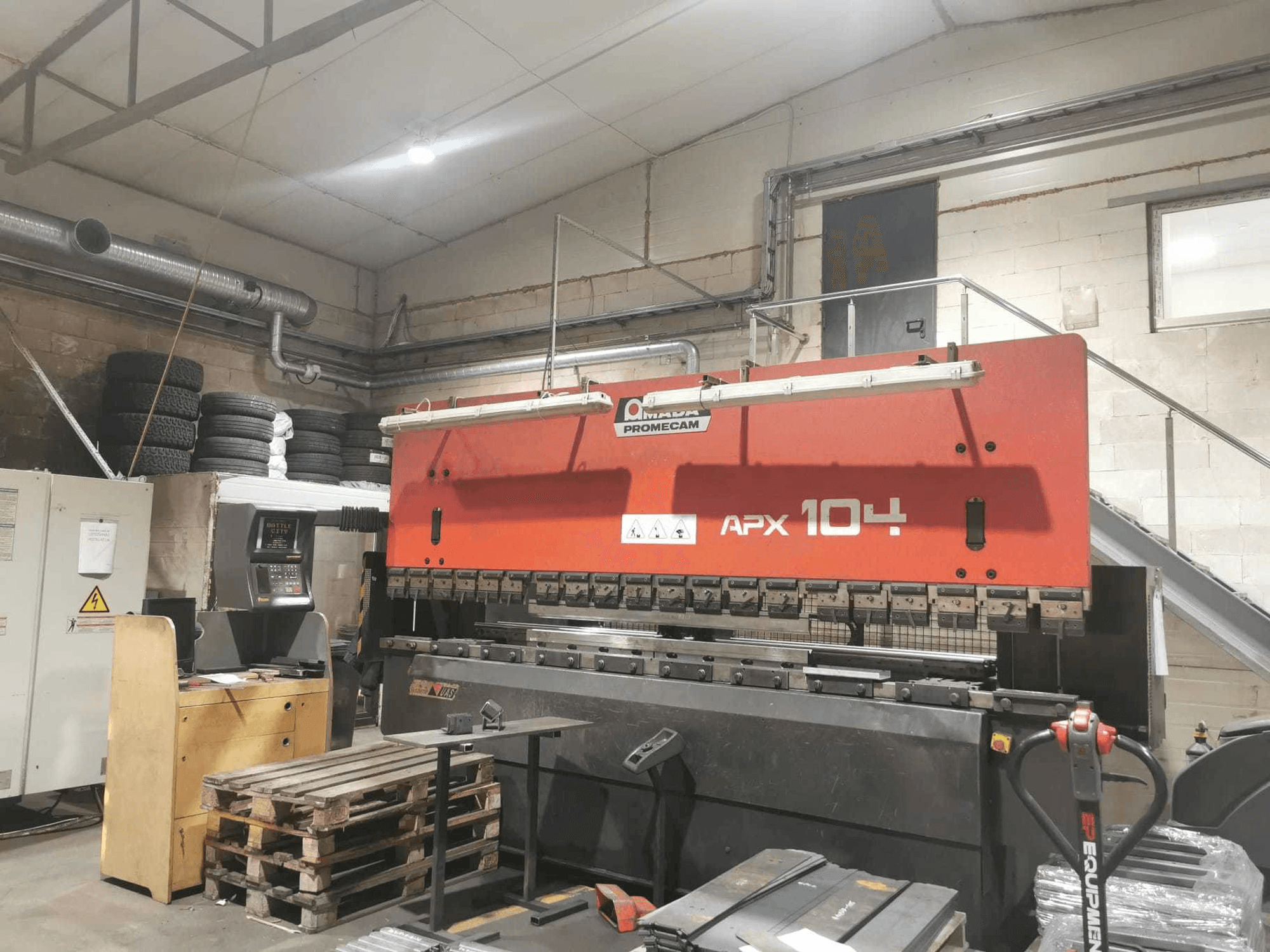 AMADA APX-maskinen framifrån