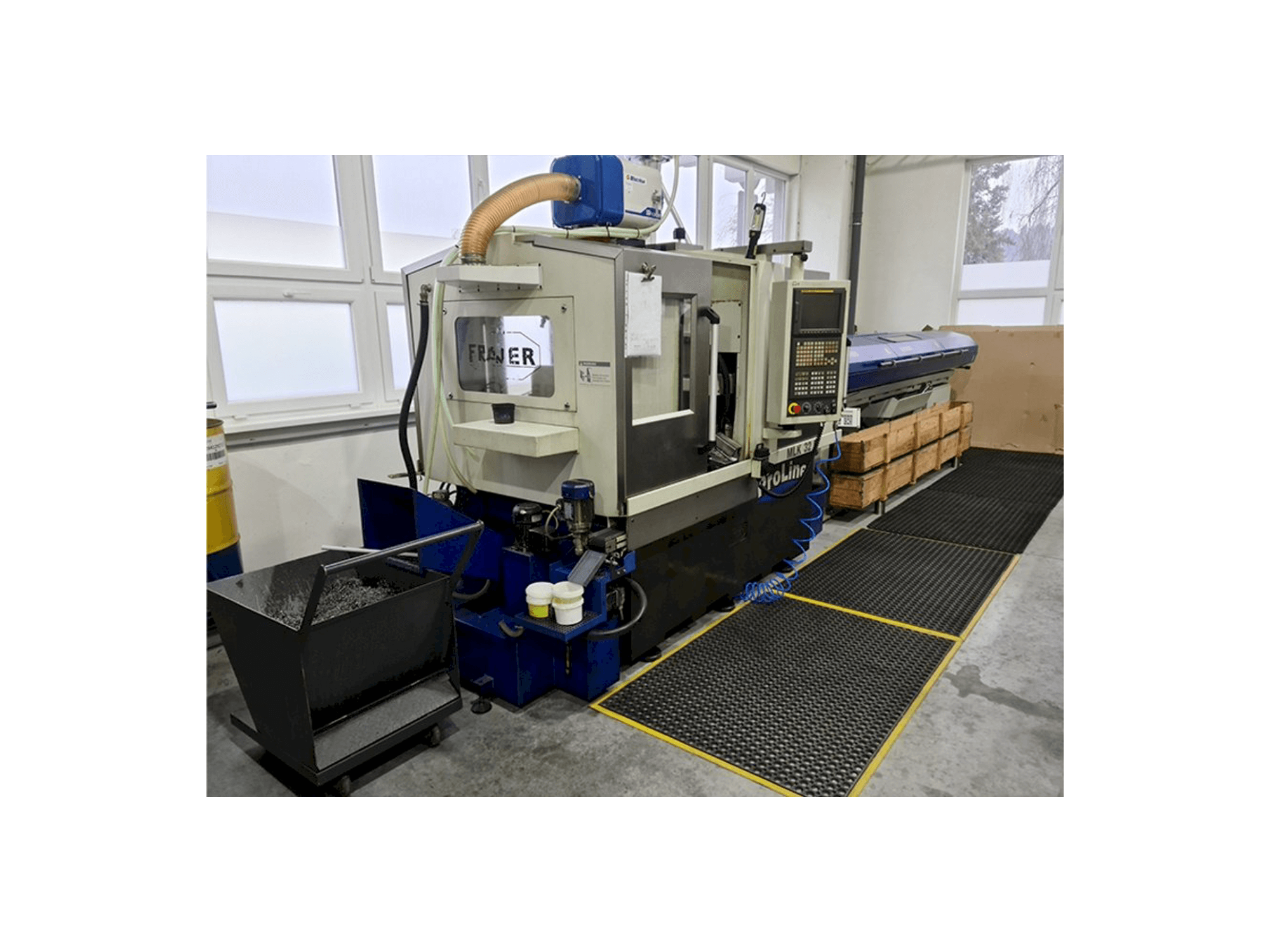 Maier MLK 32 D-maskinen sedd från vänster sida