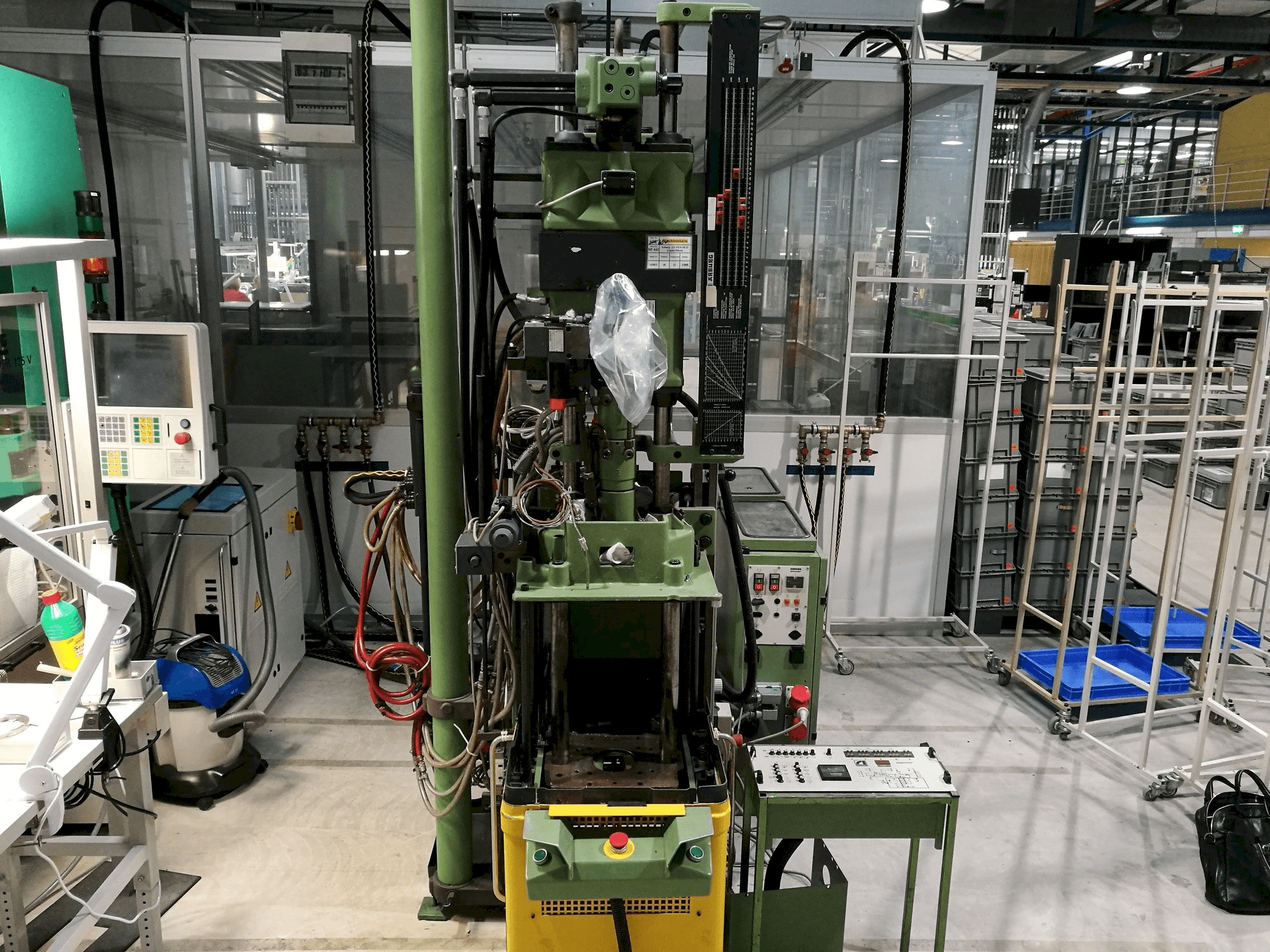 Arburg 221-75-350-maskinen framifrån