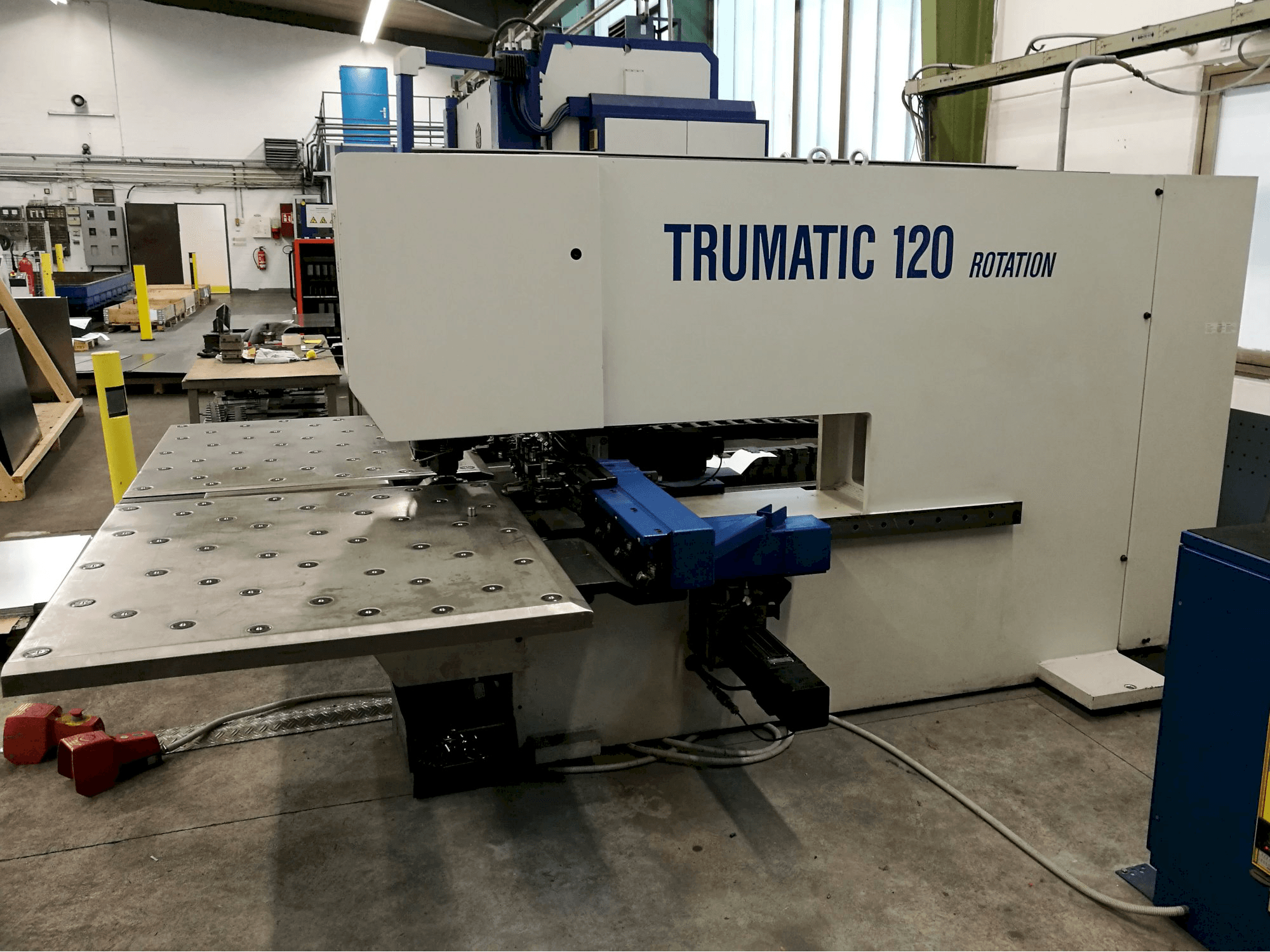 Trumpf-maskinen sedd från högerTrumatic 120R