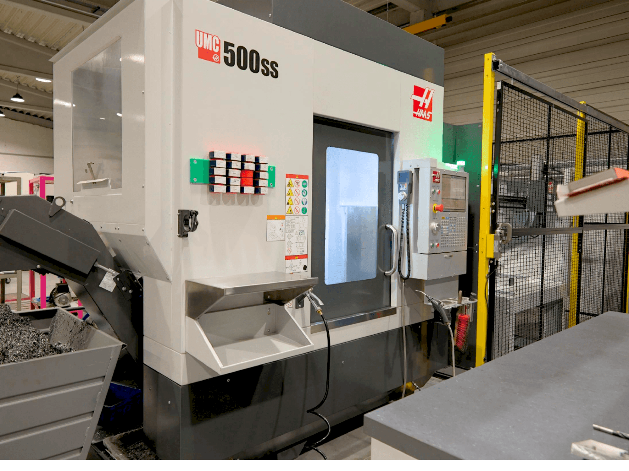HAAS UMC 500-SS MIT APL-maskinen framifrån