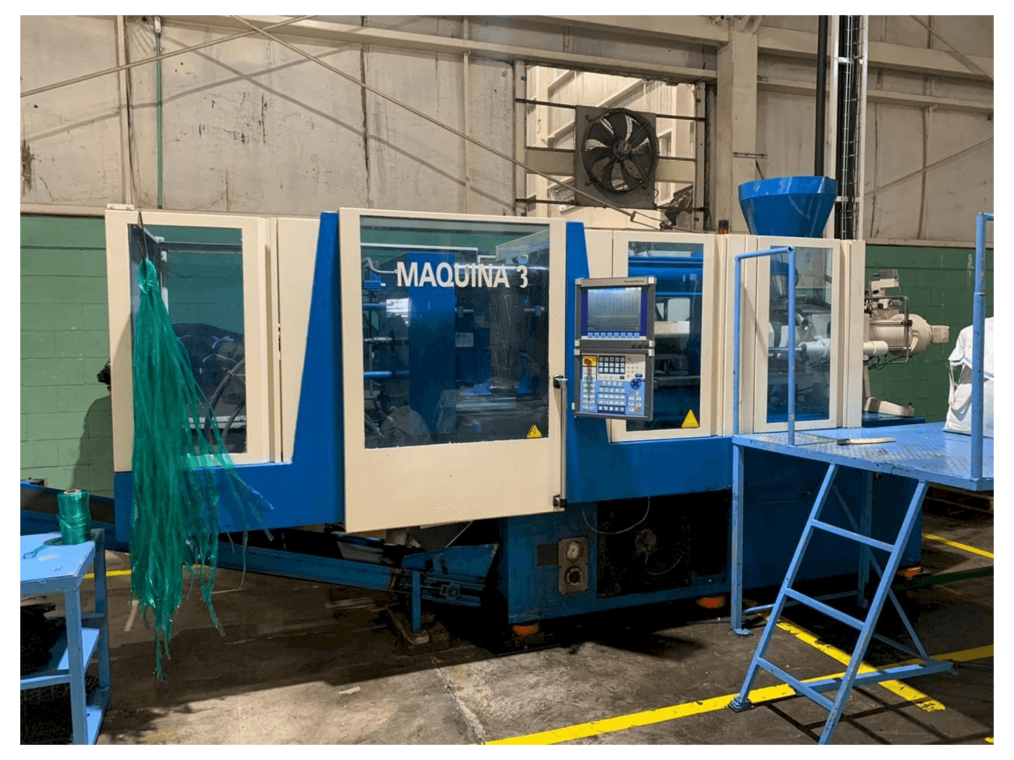 Krauss Maffei 160/750 CX-maskinen framifrån