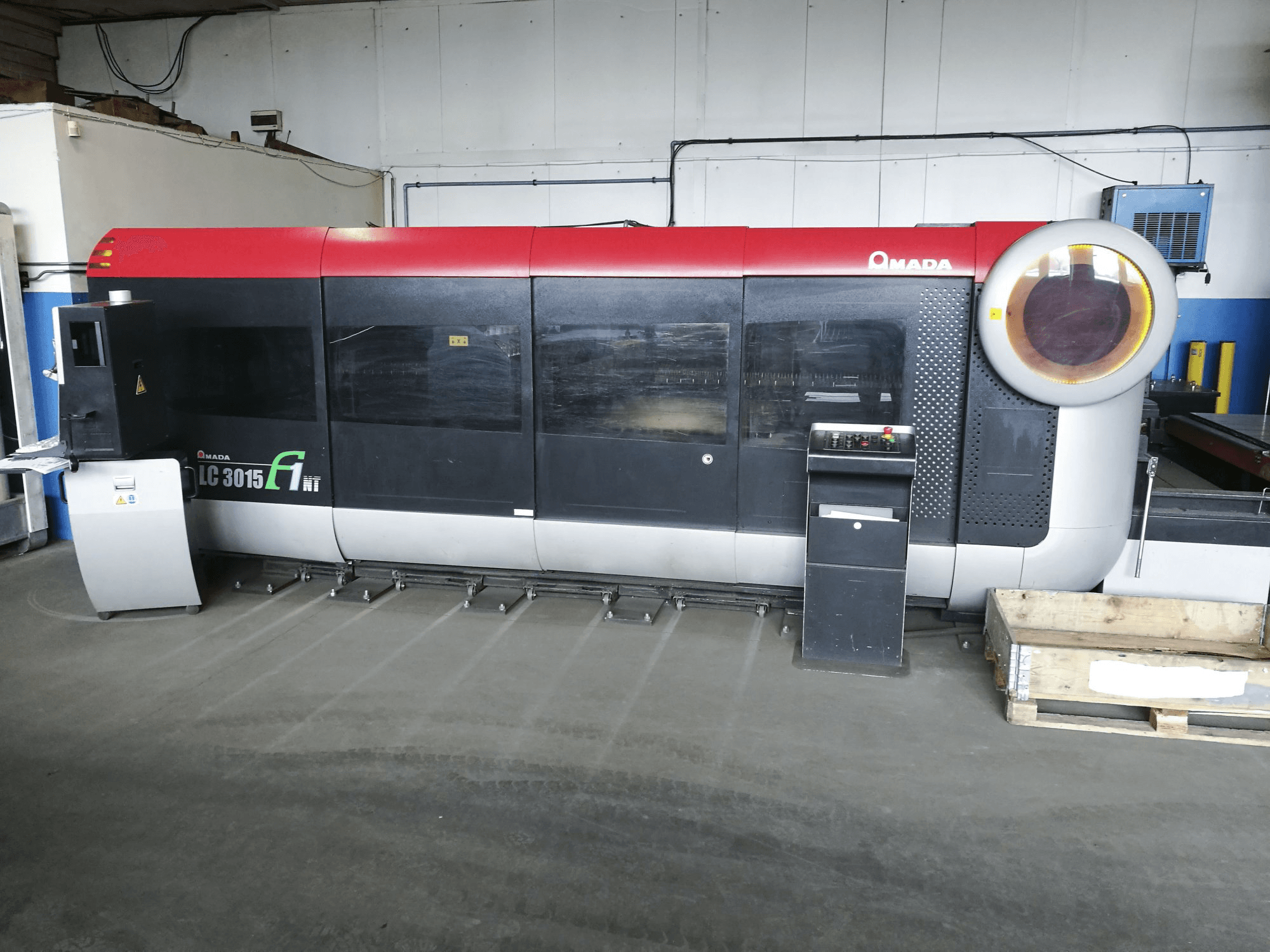 AMADA-maskinen framifrånLC3015 F1NT