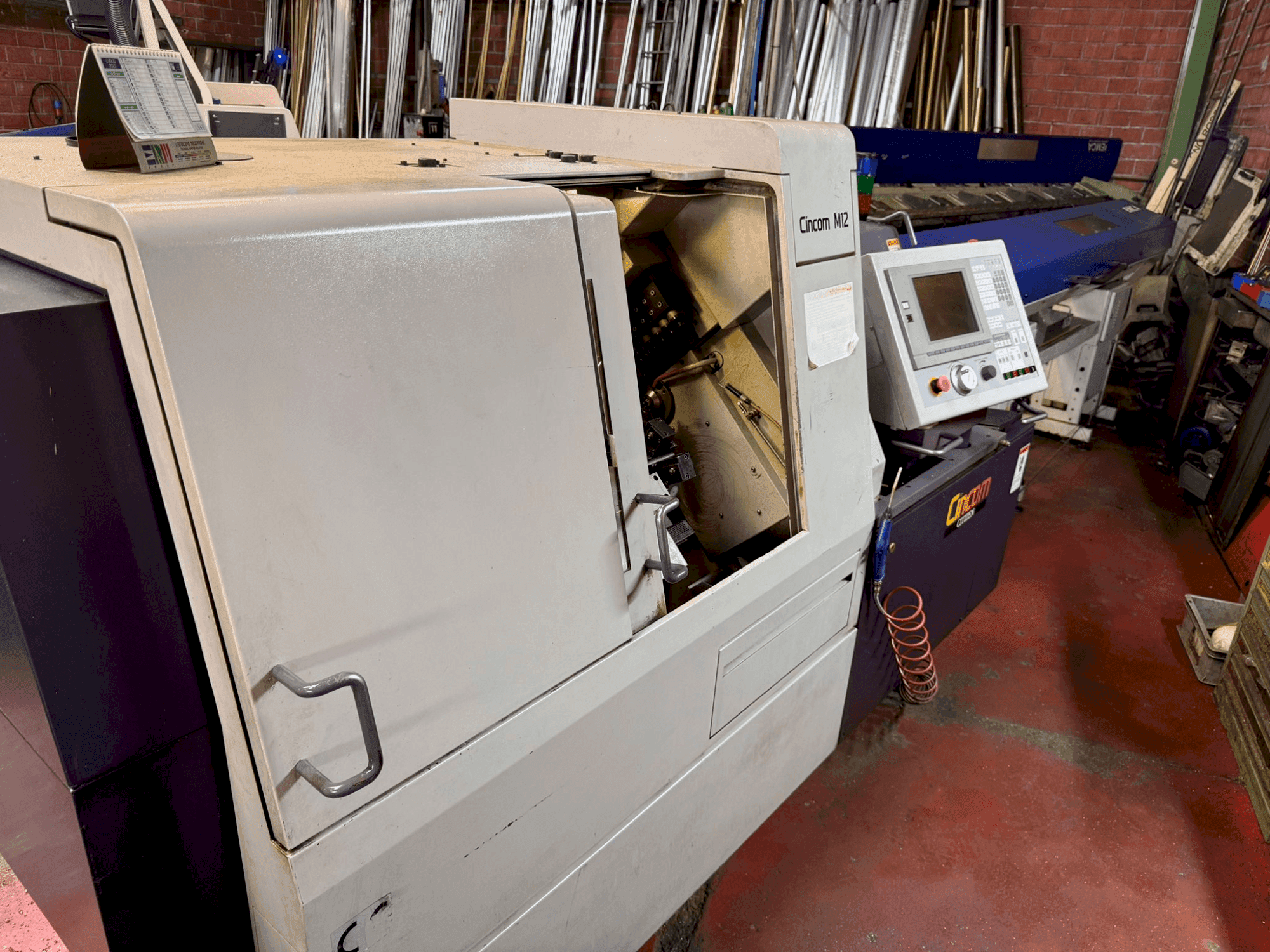 Citizen CINCOM M12-maskinen framifrån