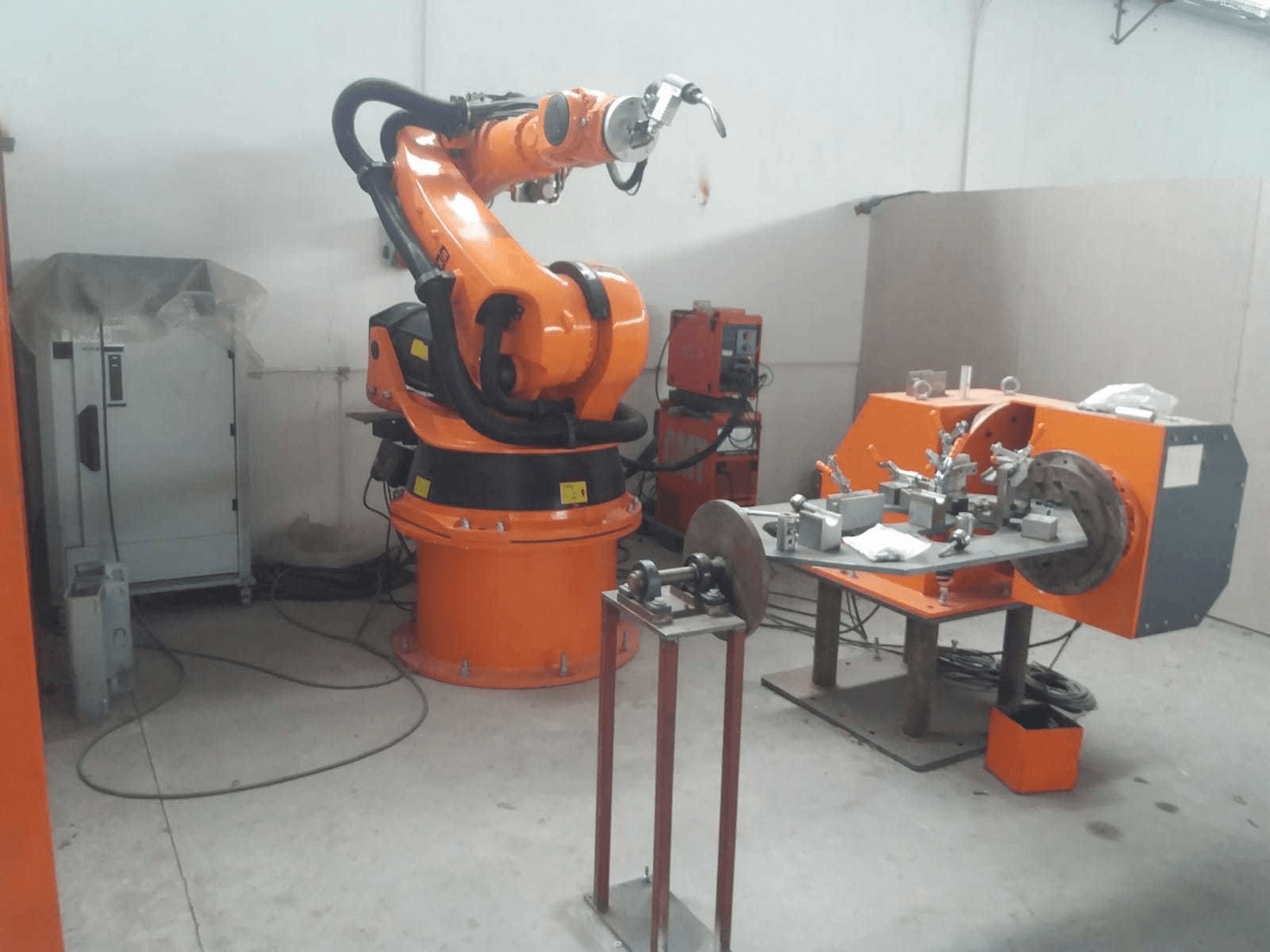 KUKA KR200-maskinen framifrån