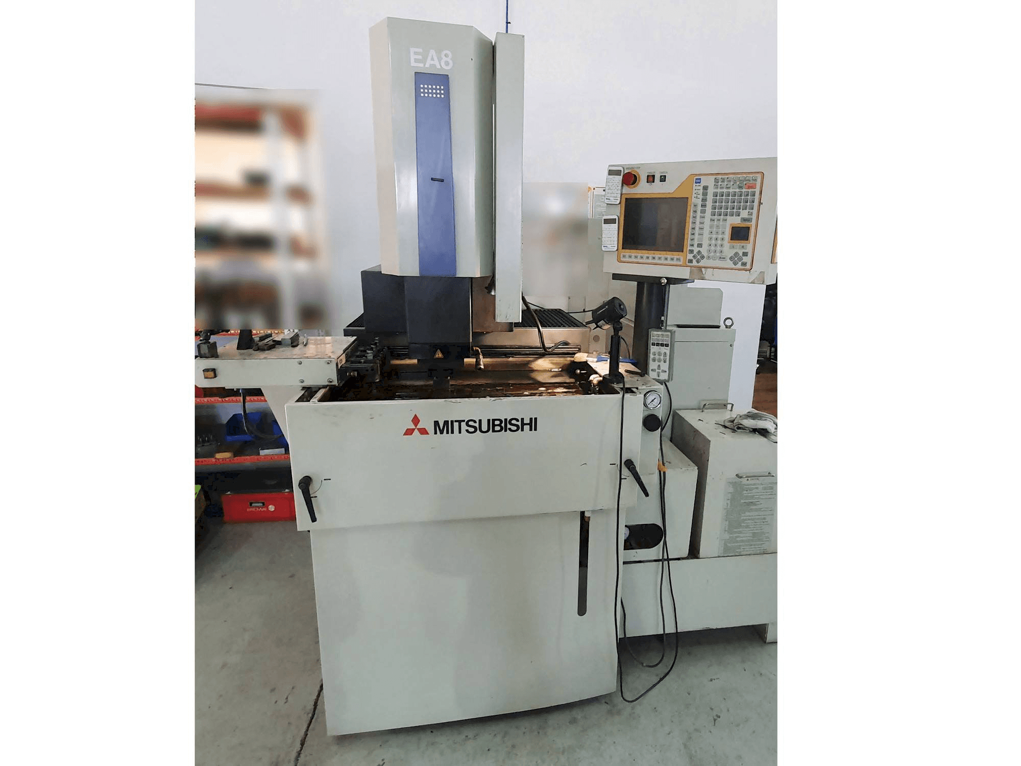 Mitsubishi EA8-maskinen framifrån