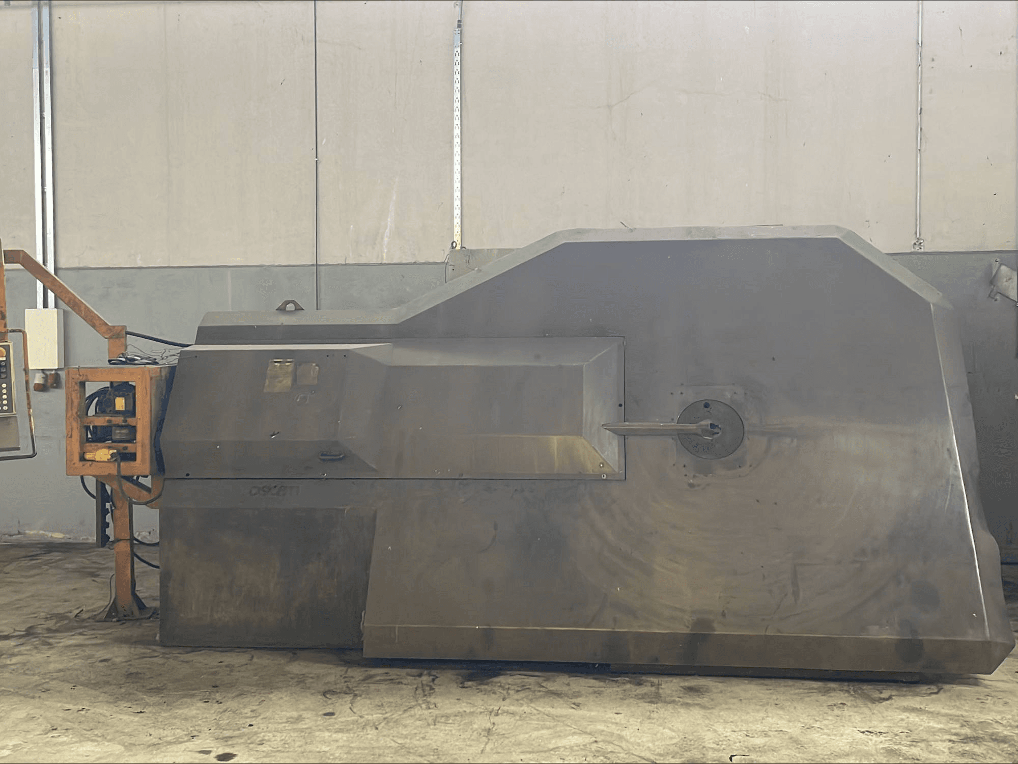 OSCAM MULTIBEND 16-maskinen framifrån