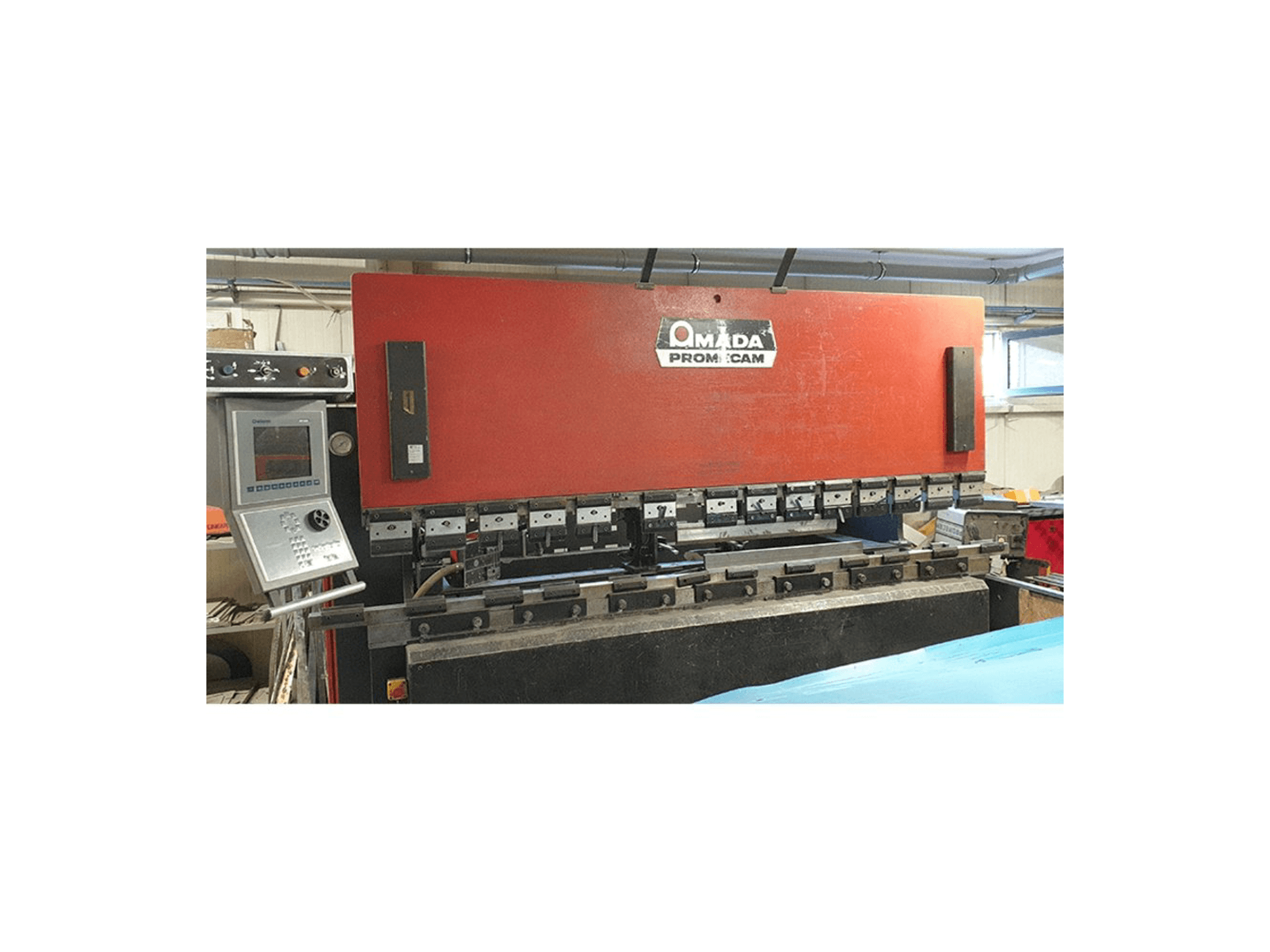 AMADA ITPS 103-maskinen framifrån