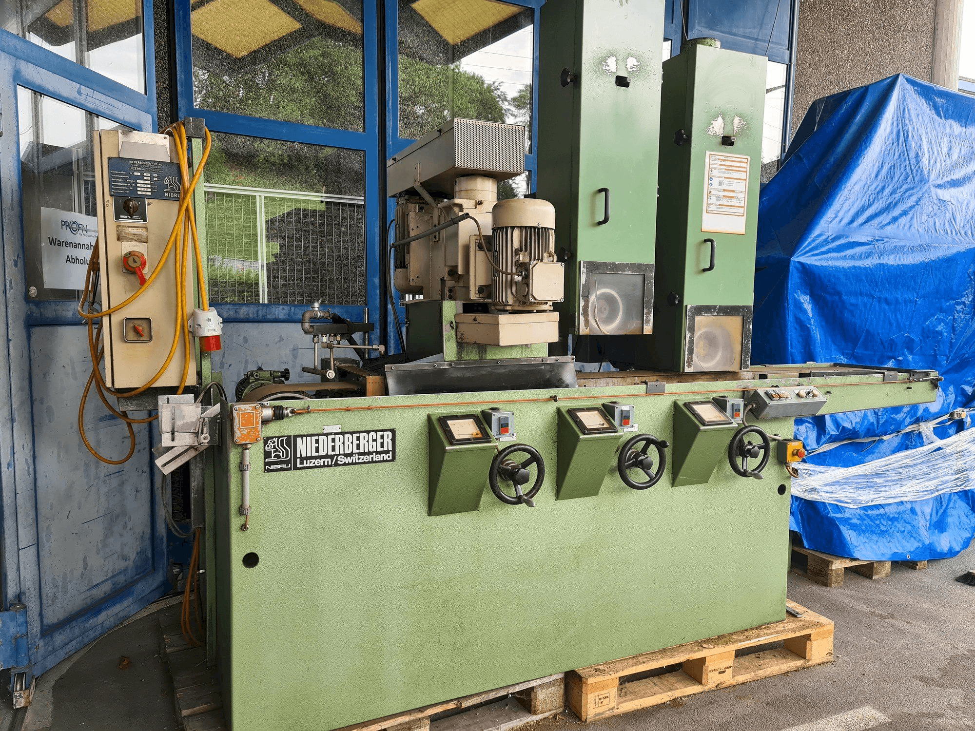 NIEDERBERGER UV F04 F43-maskinen framifrån