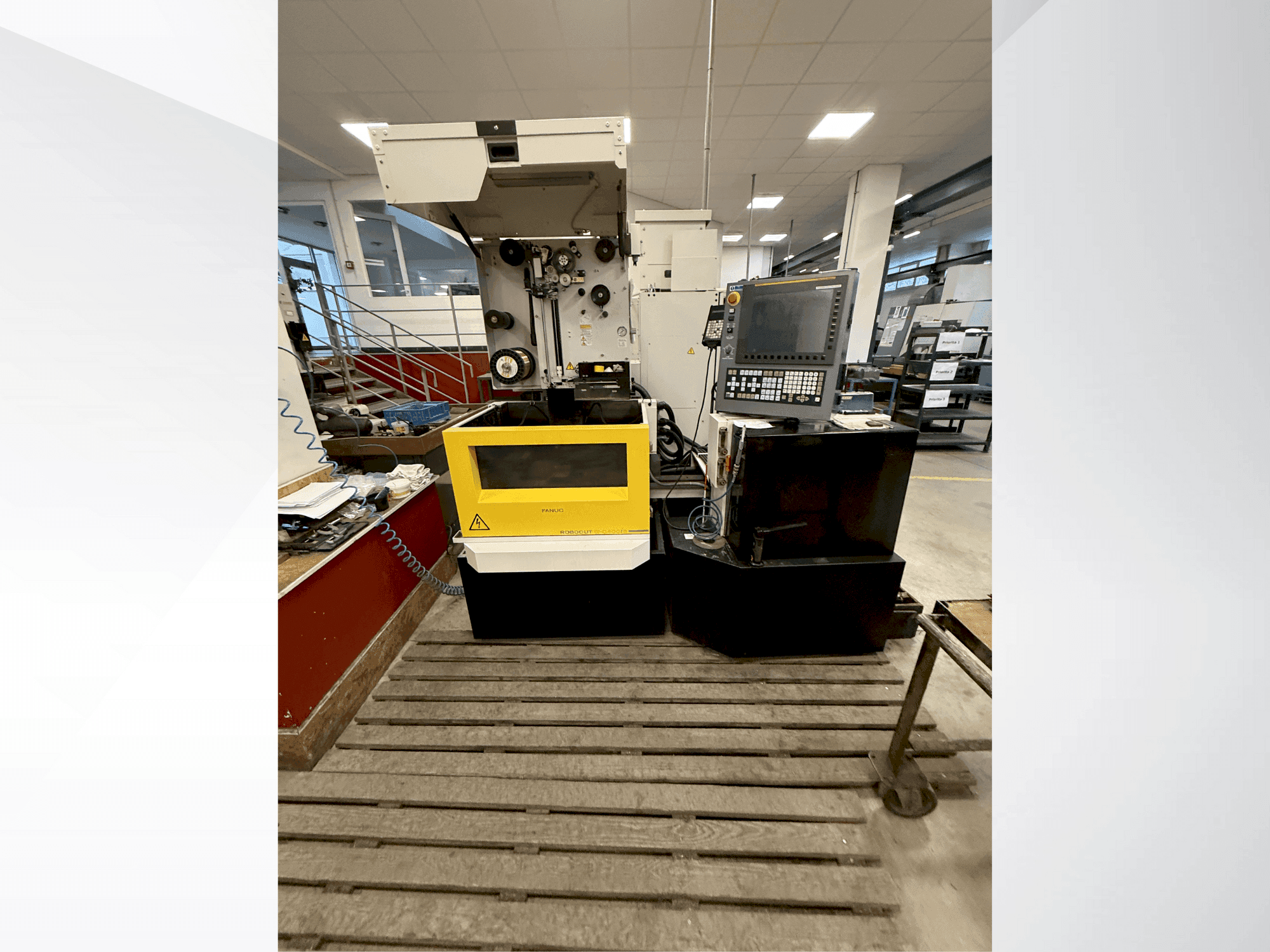 FANUC Robocut alpha-C400iB-maskinen framifrån