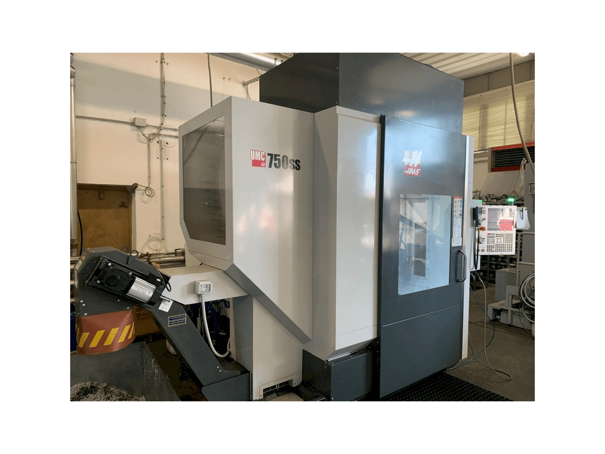 HAAS UMC 750SS-maskinen framifrån