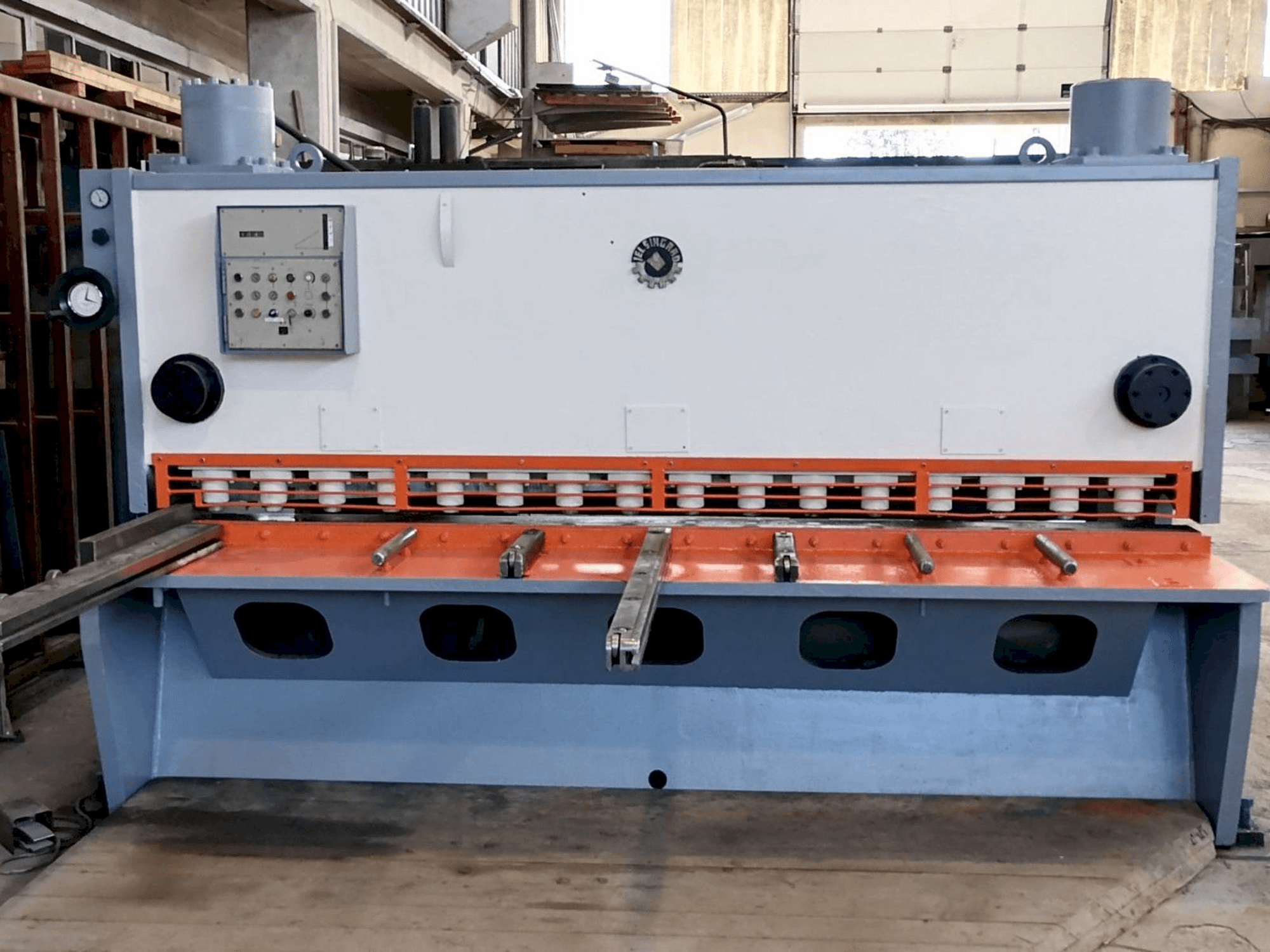 Jelšingrad MVCS 3100/13-maskinen framifrån