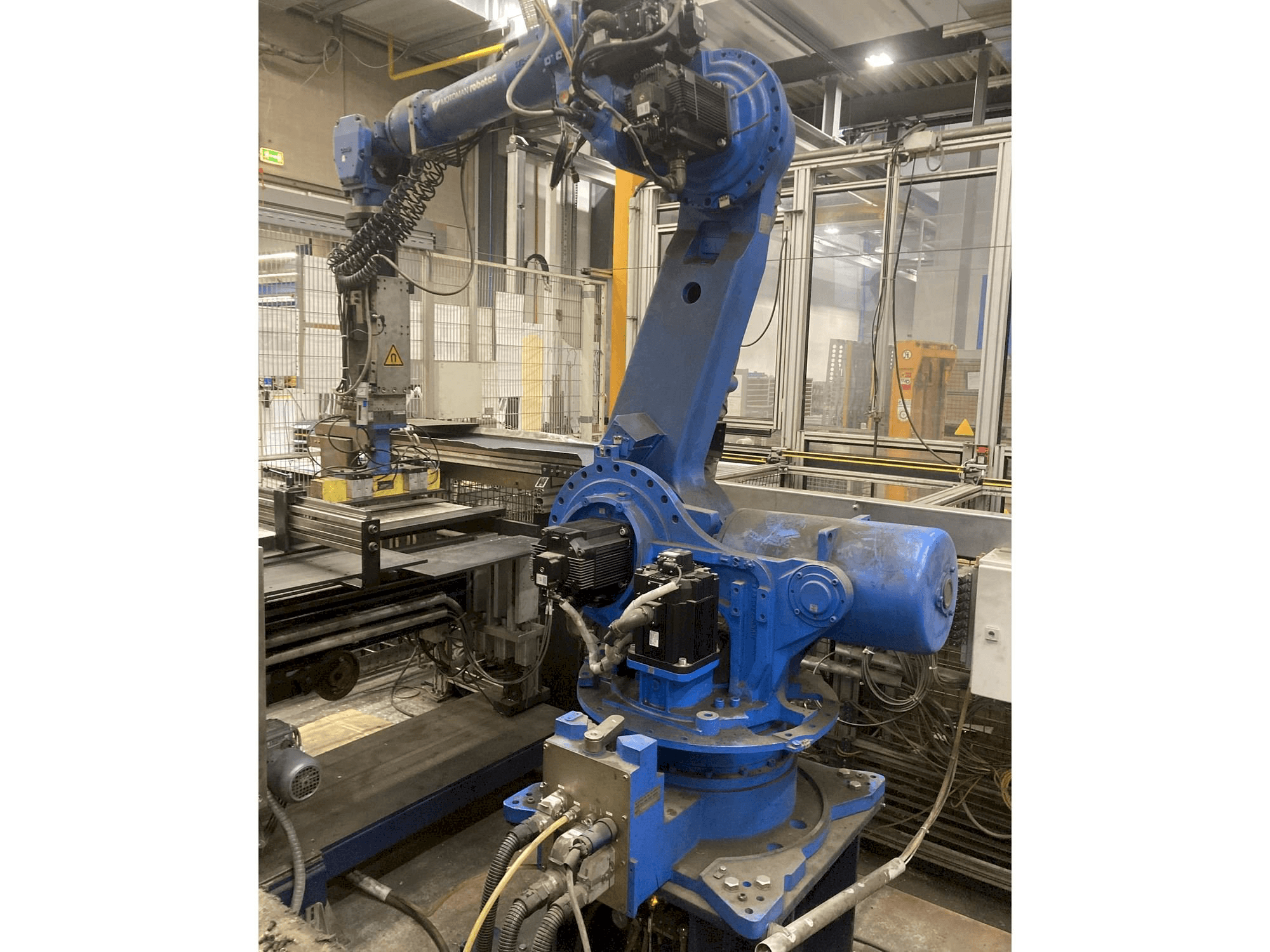 Yaskawa Motoman ES165-maskinen framifrån