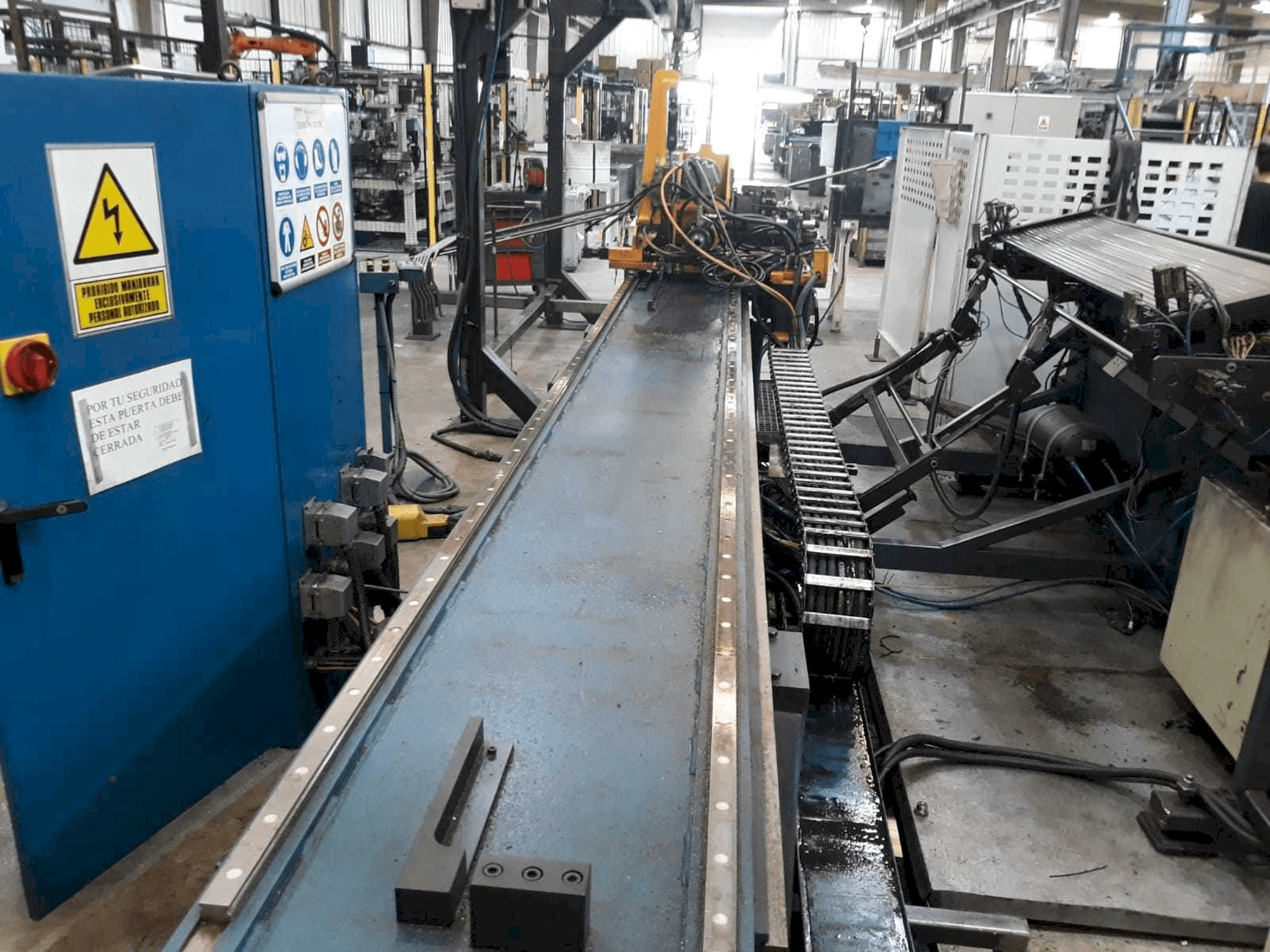 Tejero HR-50-CNC-maskinen framifrån