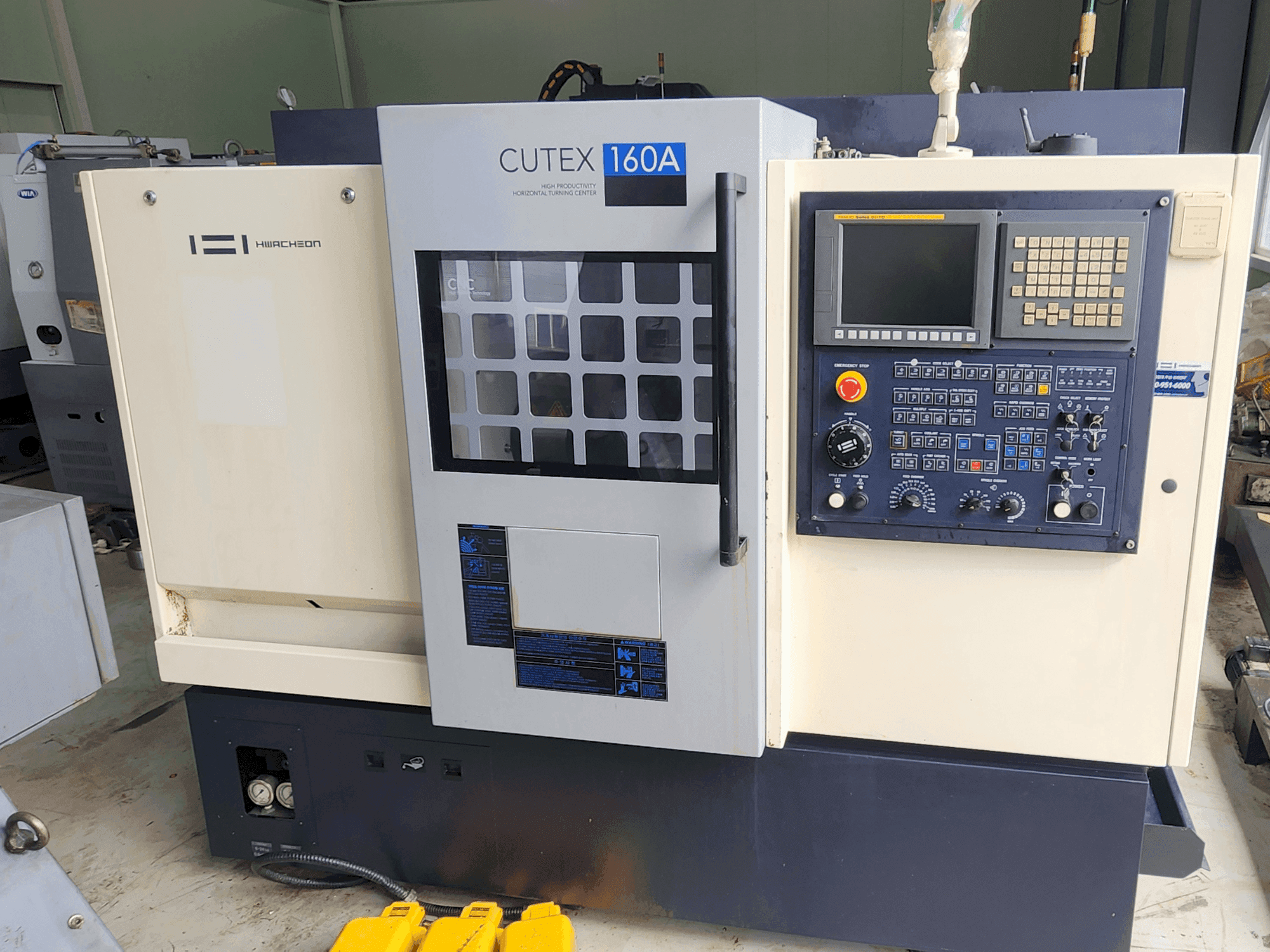HWACHEON CUTEX 160 A-maskinen framifrån