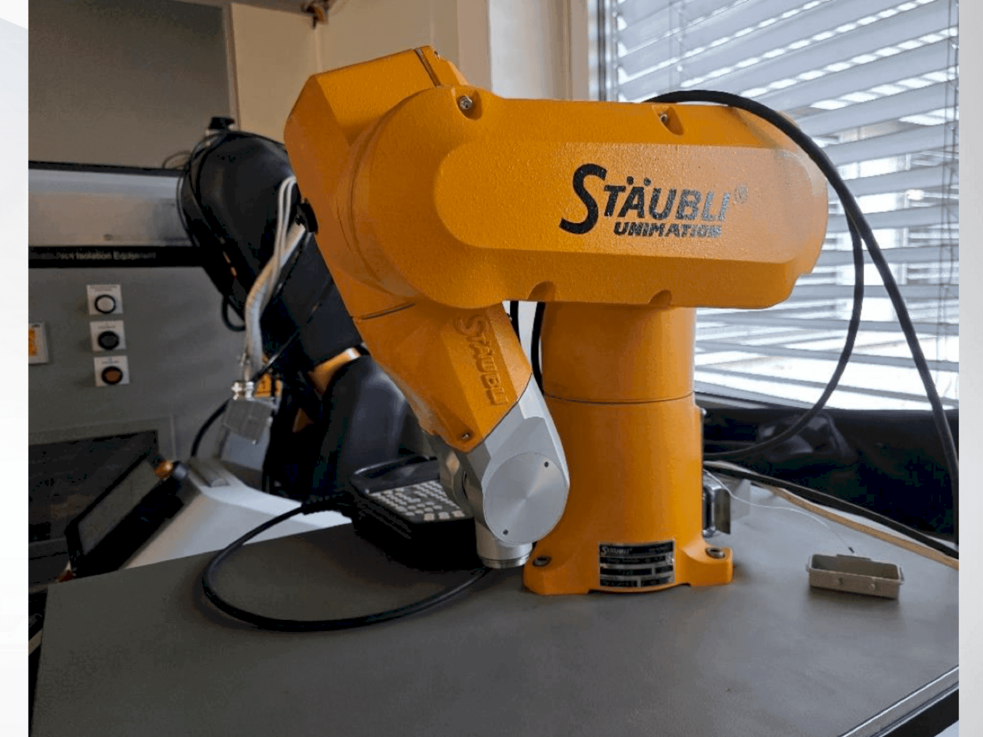 STAUBLI TX40-maskinen framifrån