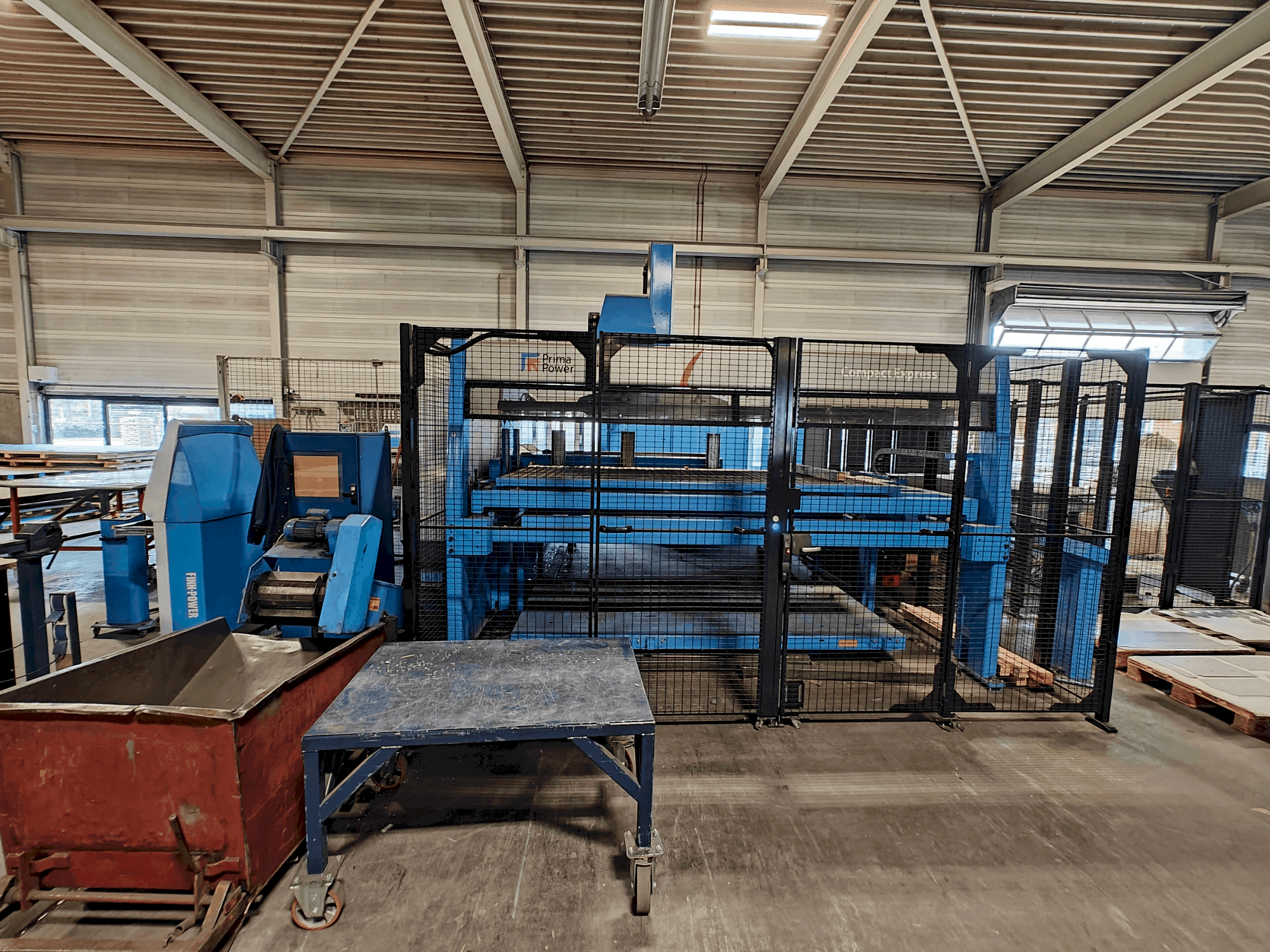 Finn-Power C6 + Compact Express-maskinen framifrån