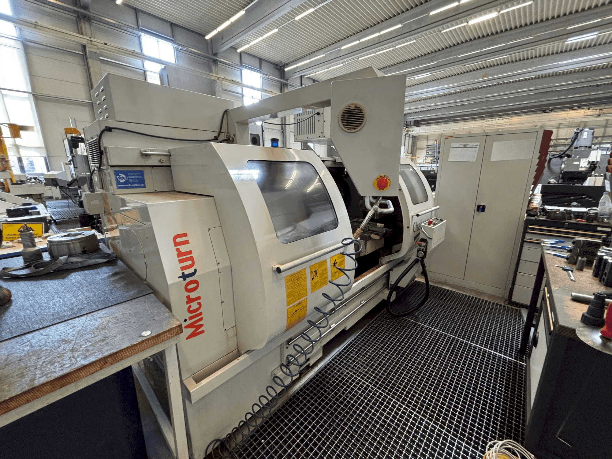 Challenger Microturn BCN 1840-maskinen framifrån