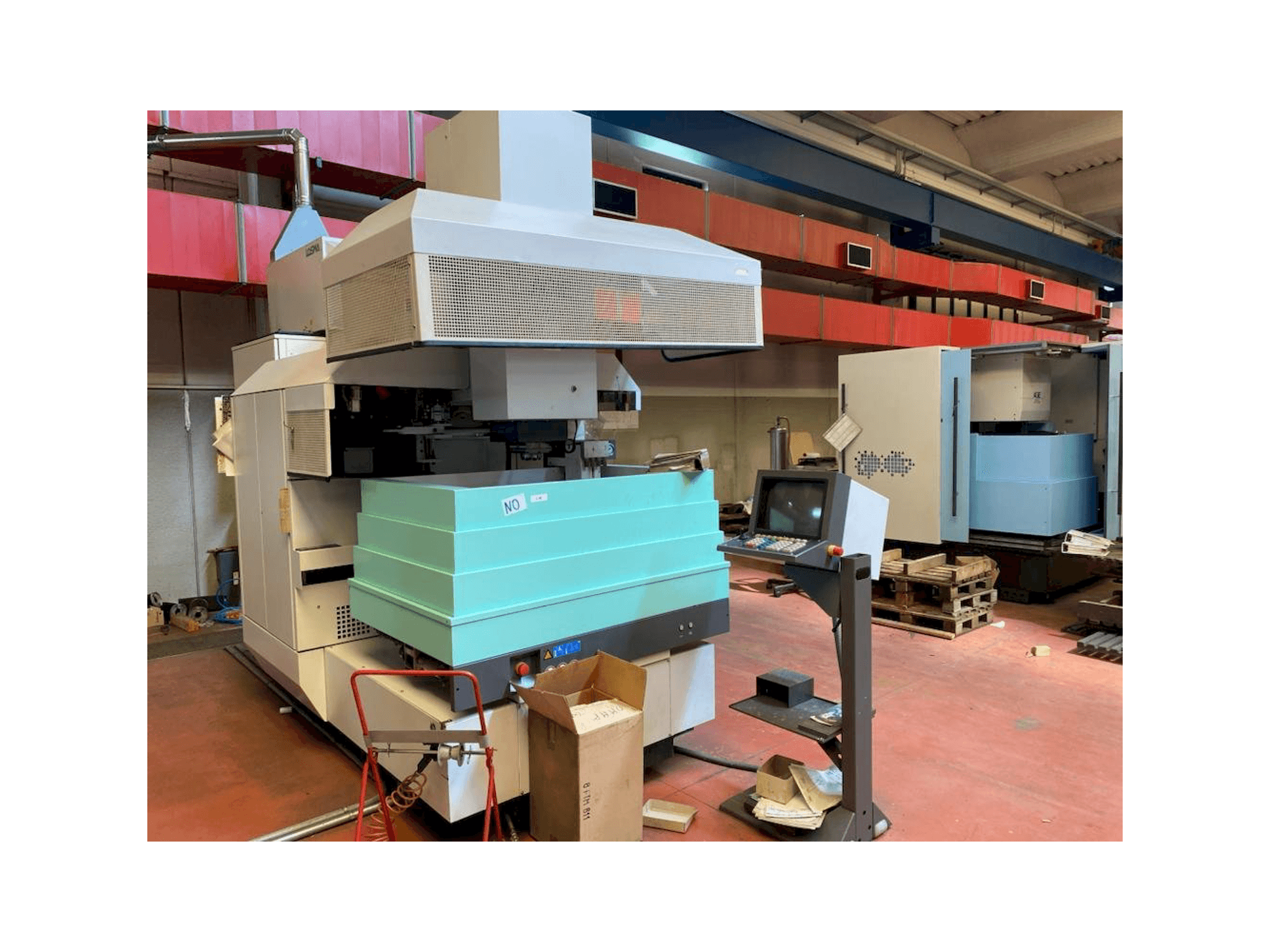 AGIE AGIETRON INTEGRAL 3-maskinen framifrån