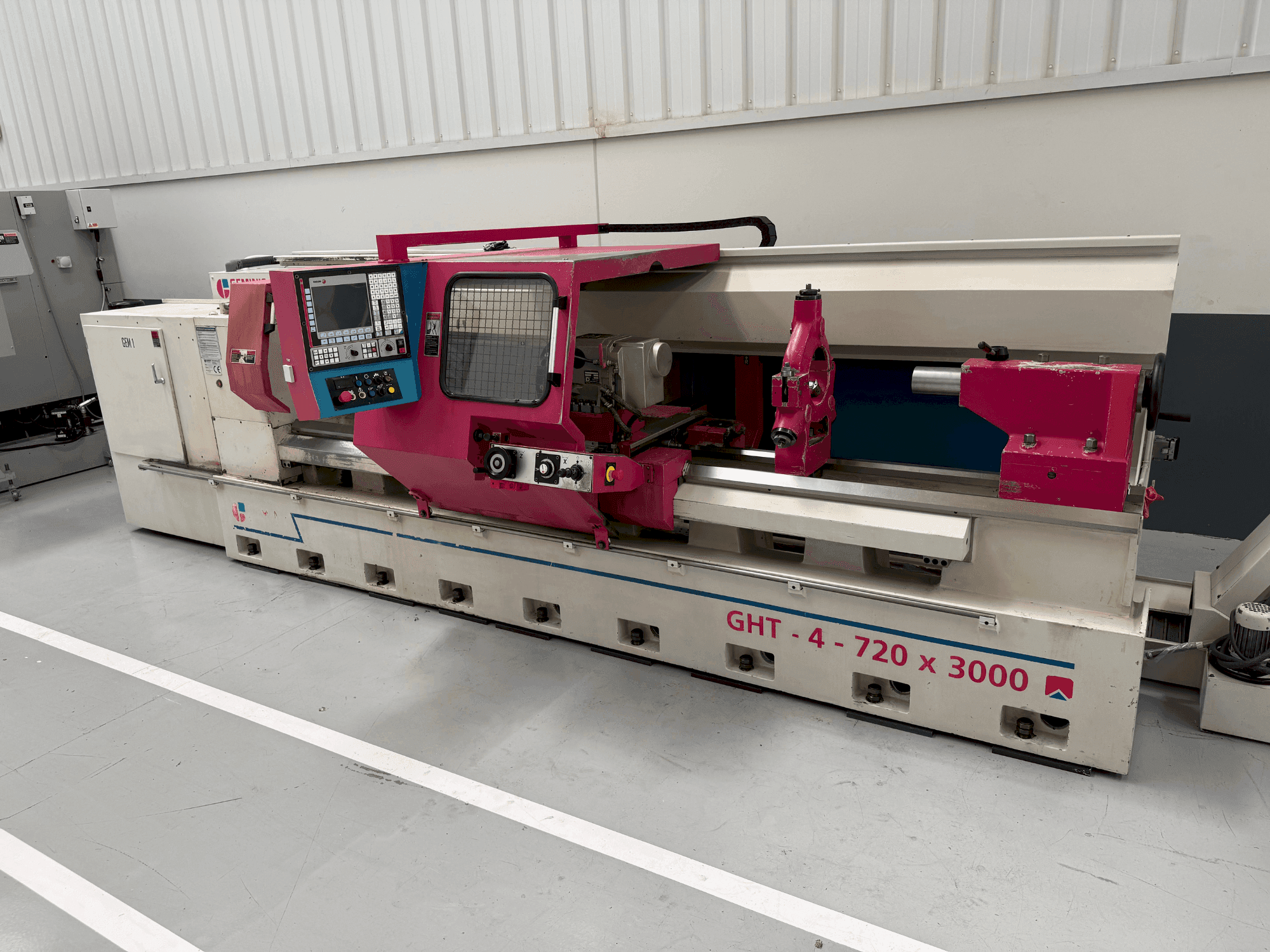 Geminis GHT-4 720 x 3000-maskinen framifrån