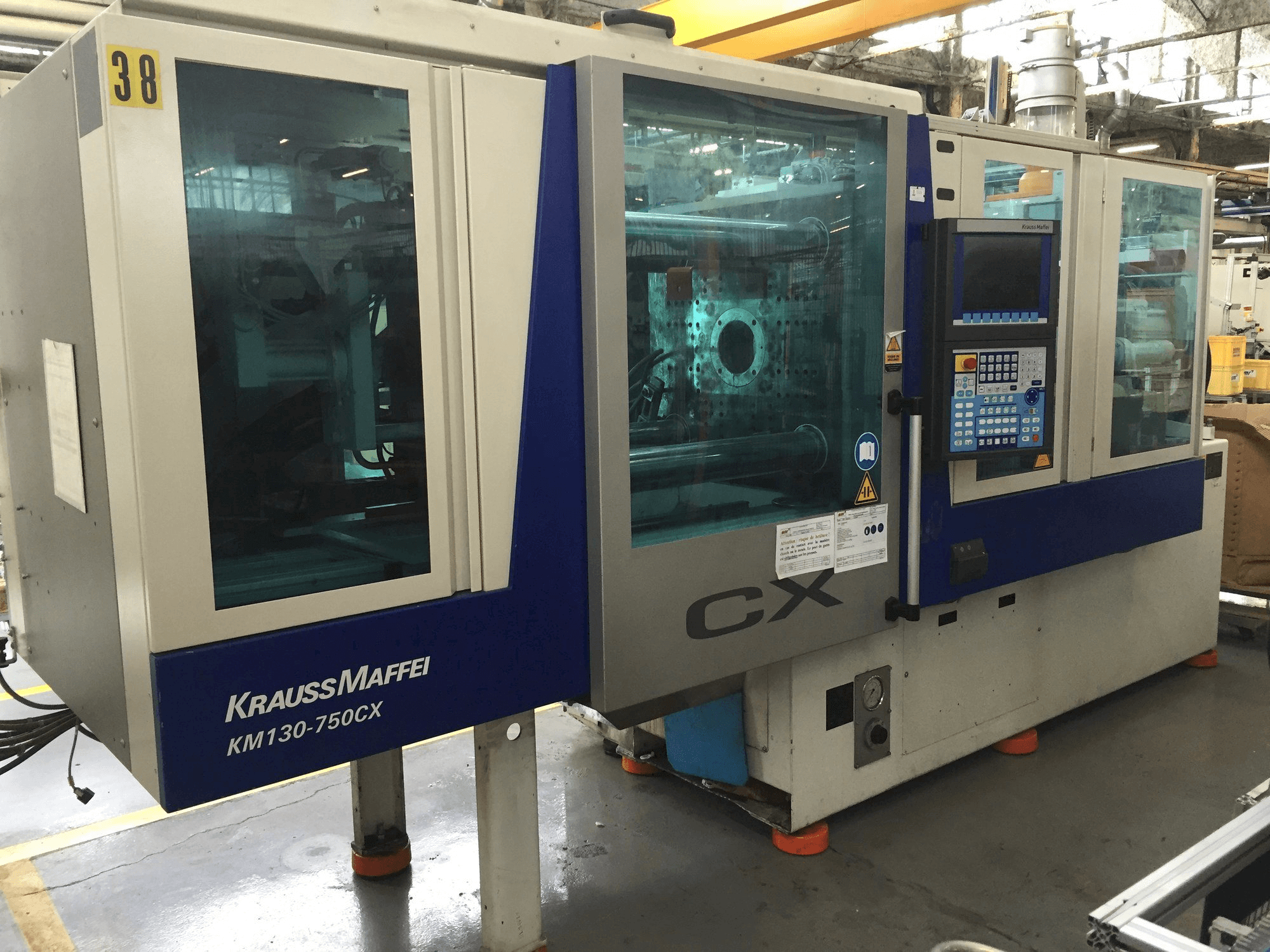 Krauss Maffei 130-750 CX-maskinen framifrån
